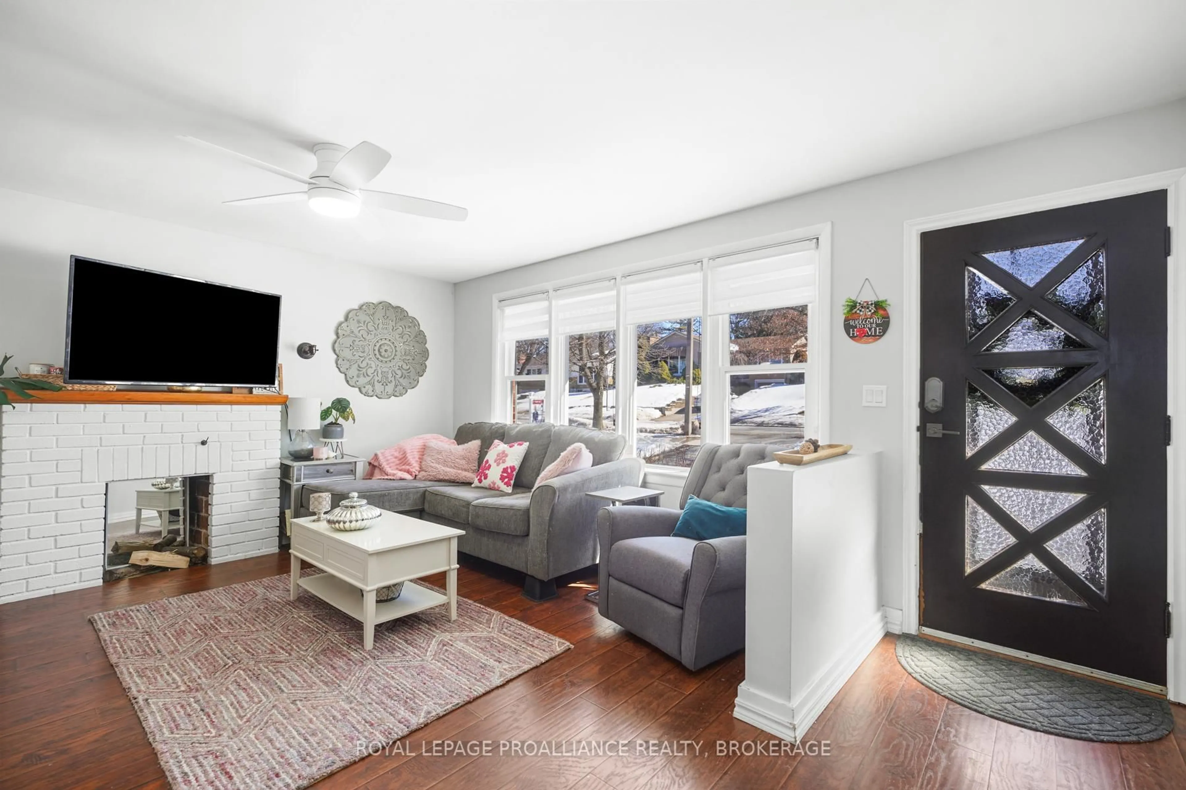 Living room with furniture, unknown for 170 Indian Rd, Kingston Ontario K7M 1T4