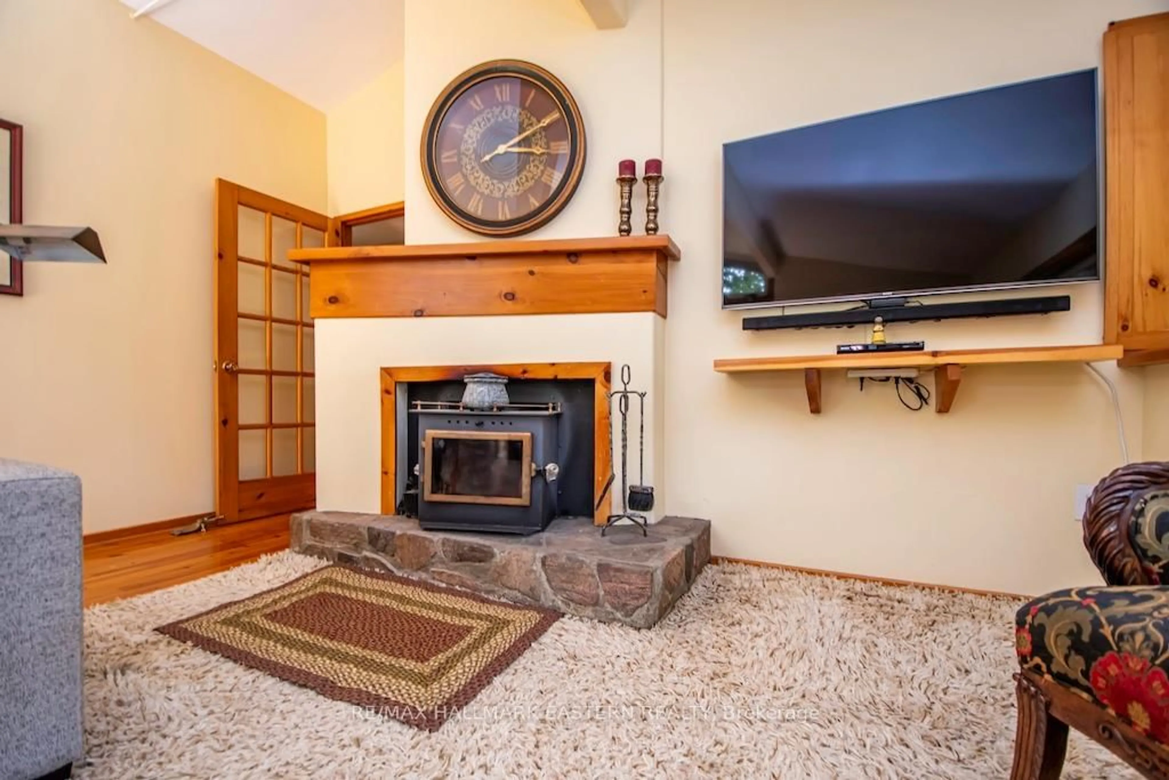 Home theater for 170 Hill Dr, Trent Lakes Ontario K0L 1J0