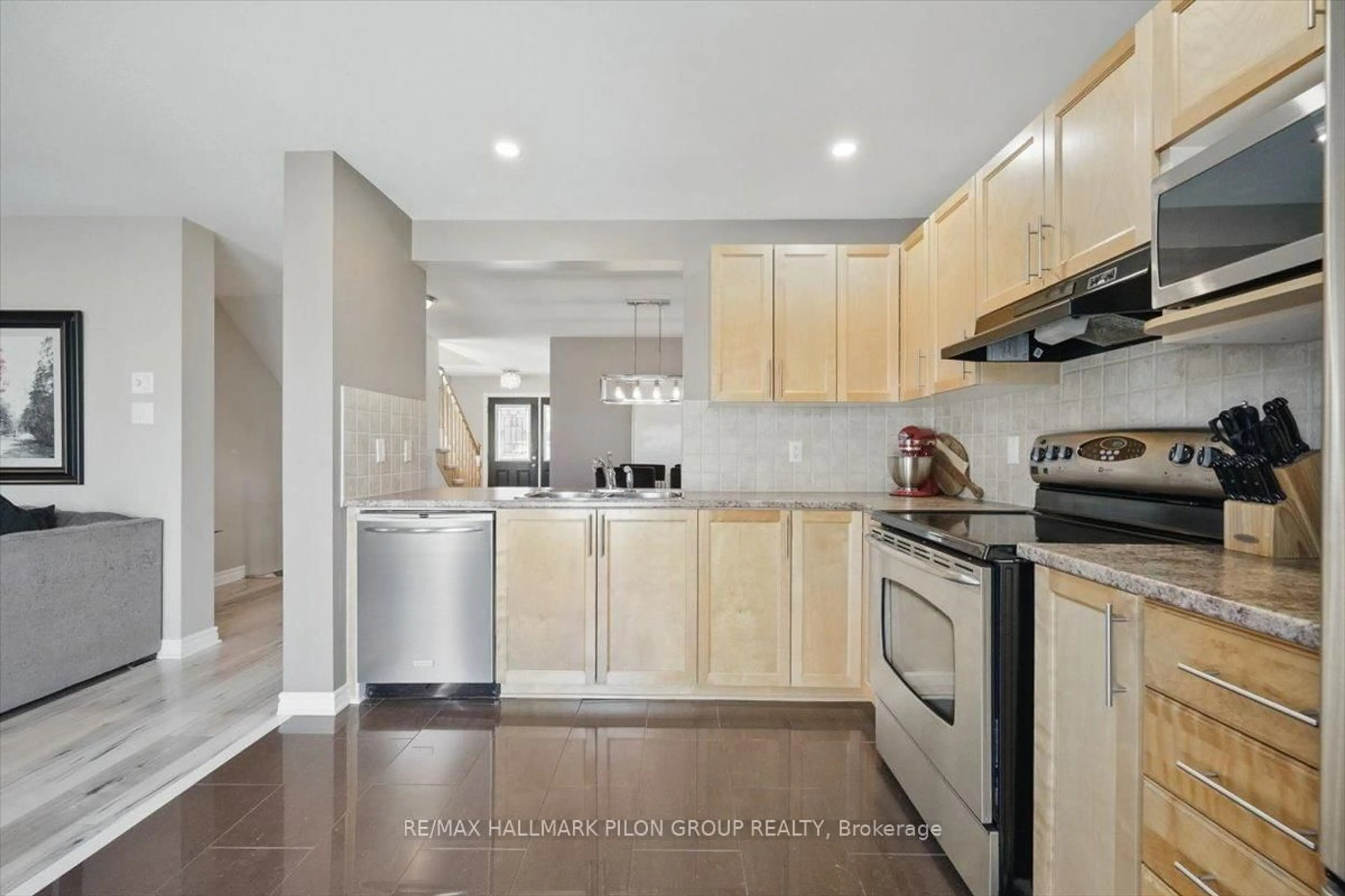 Open concept kitchen, unknown for 112 Branthaven St, Ottawa Ontario K4A 5G2