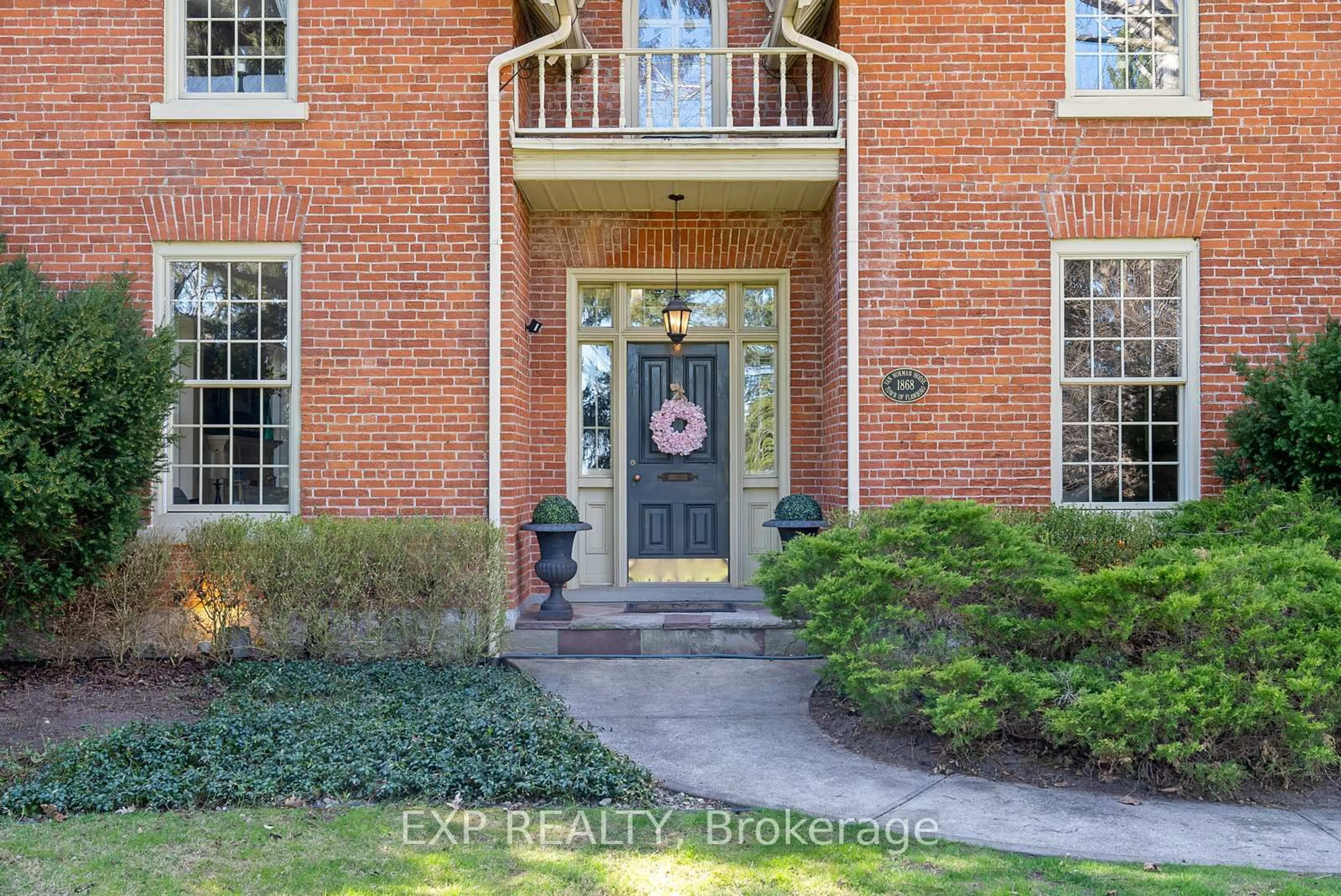 Indoor entryway for 499 Carlisle Rd, Hamilton Ontario L0P 1B0