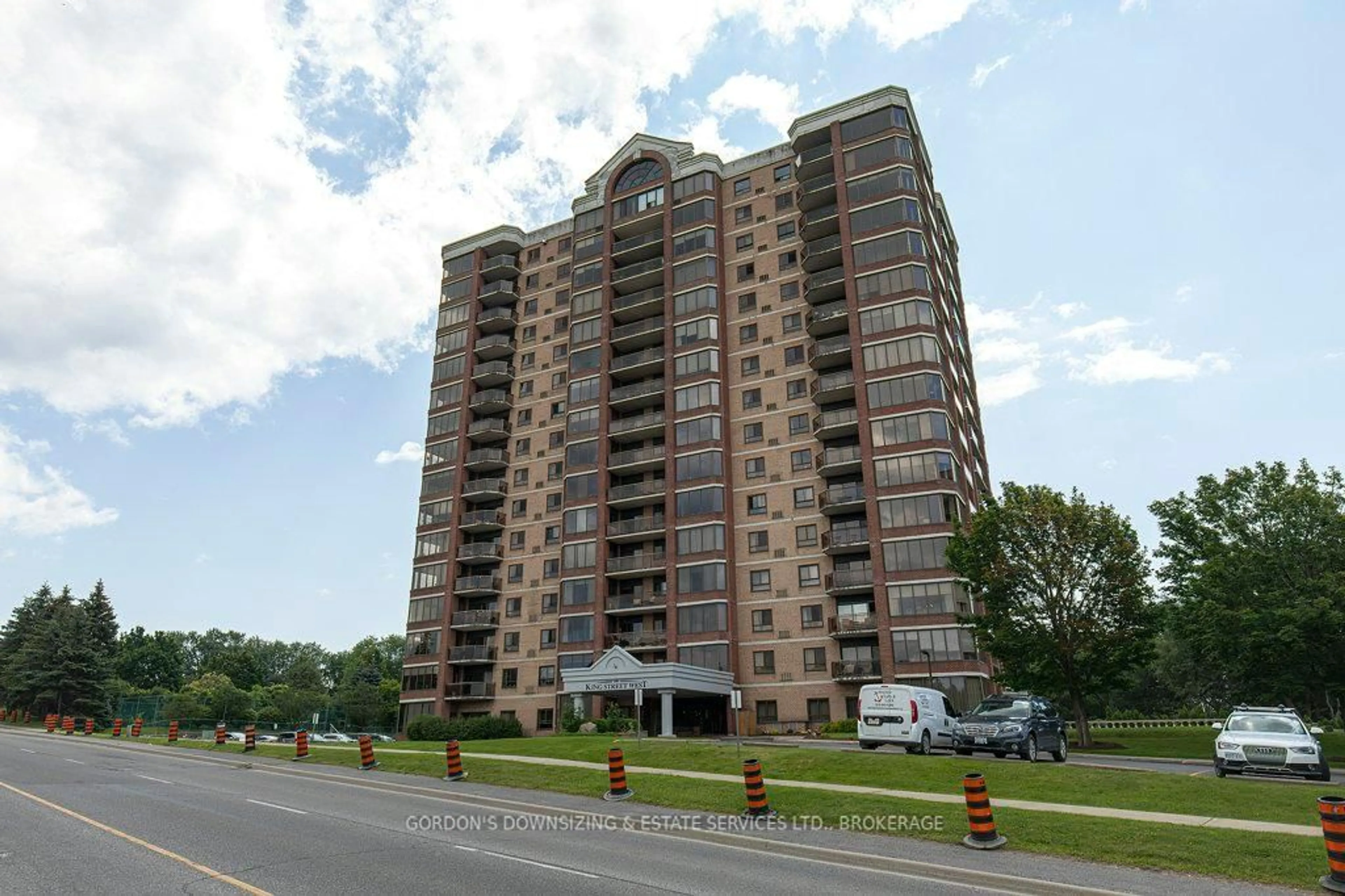 A pic from outside/outdoor area/front of a property/back of a property/a pic from drone, building for 1000 King St #704, Kingston Ontario K7M 8H3