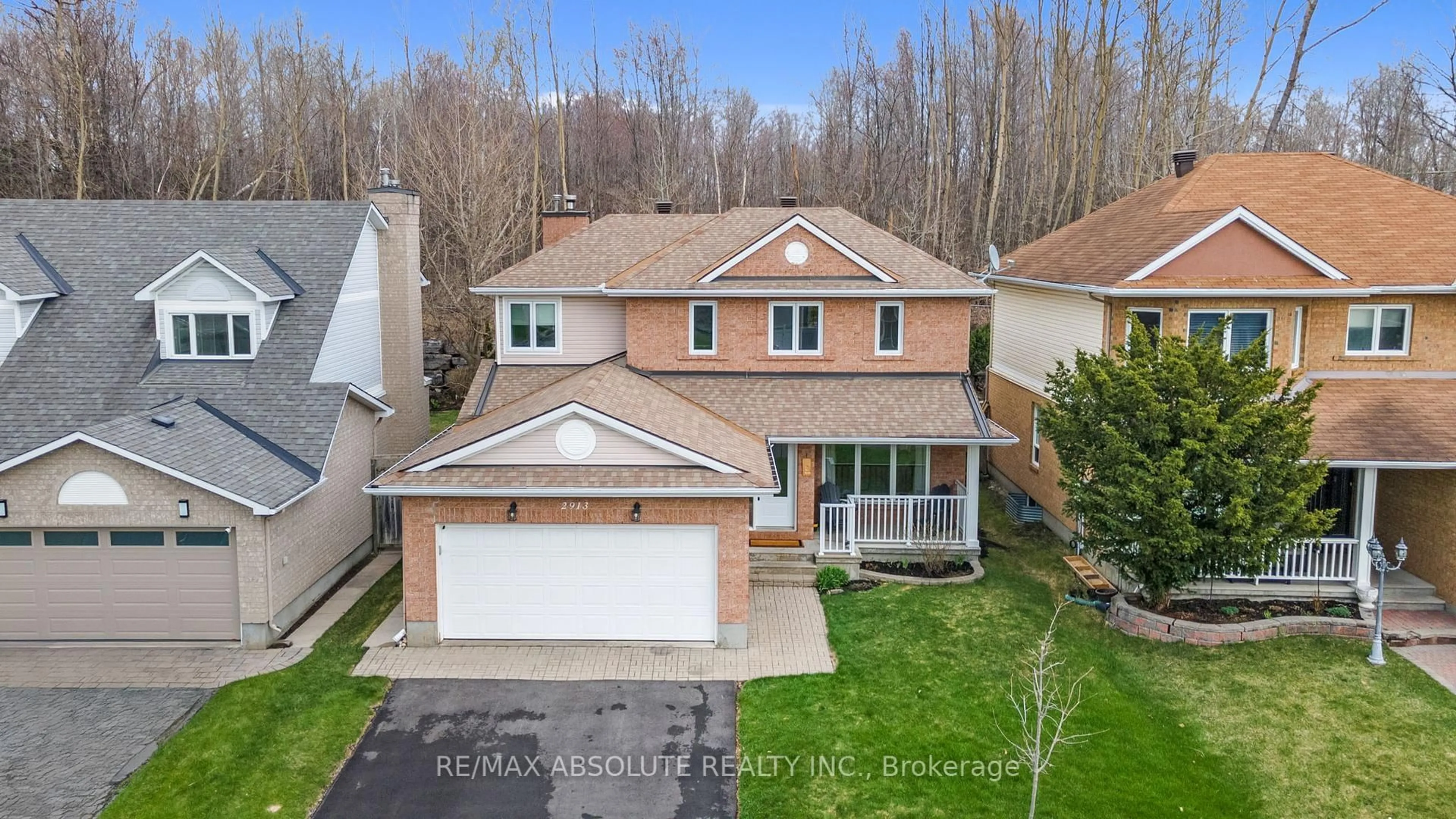A pic from outside/outdoor area/front of a property/back of a property/a pic from drone, street for 2913 Sable Ridge Dr, Ottawa Ontario K1T 3R9