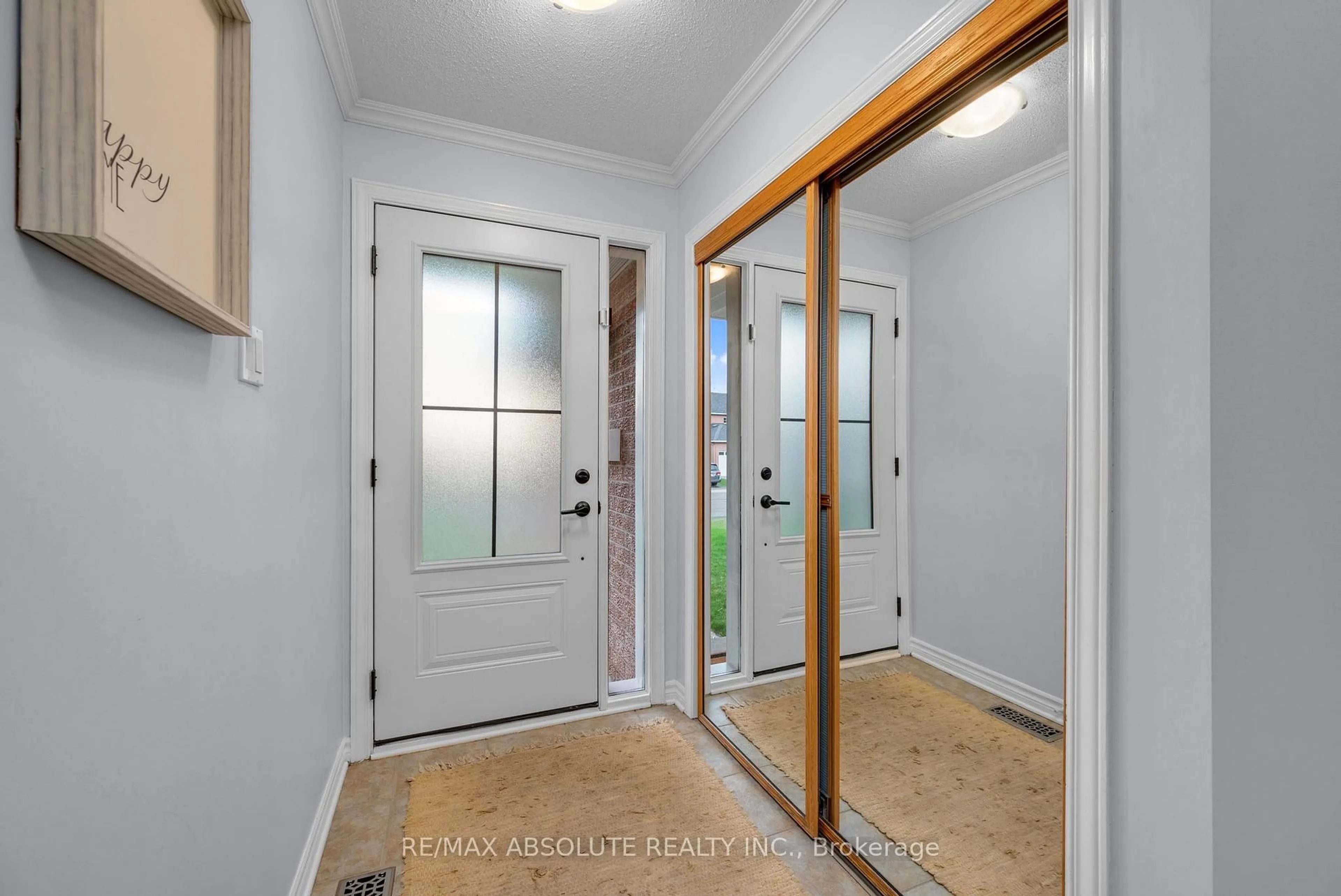 Indoor entryway for 2913 Sable Ridge Dr, Ottawa Ontario K1T 3R9