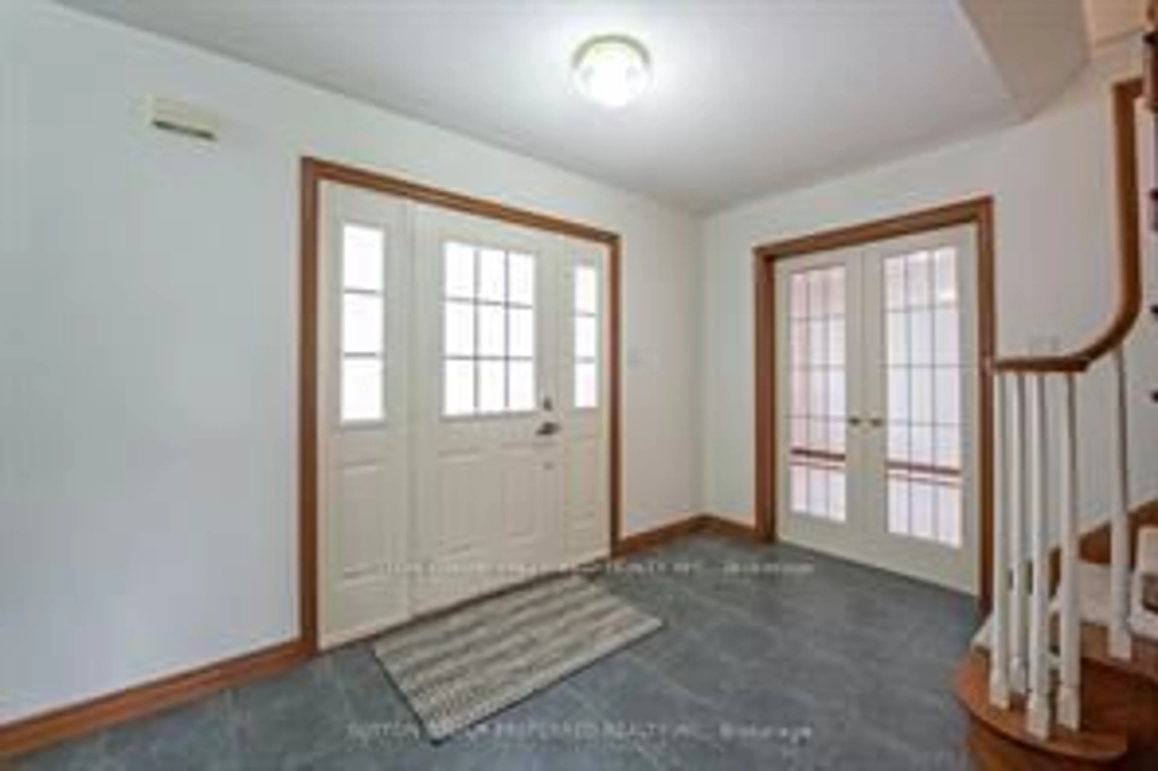 Indoor entryway for 130 Toohey Lane, London North Ontario N6G 4Y1