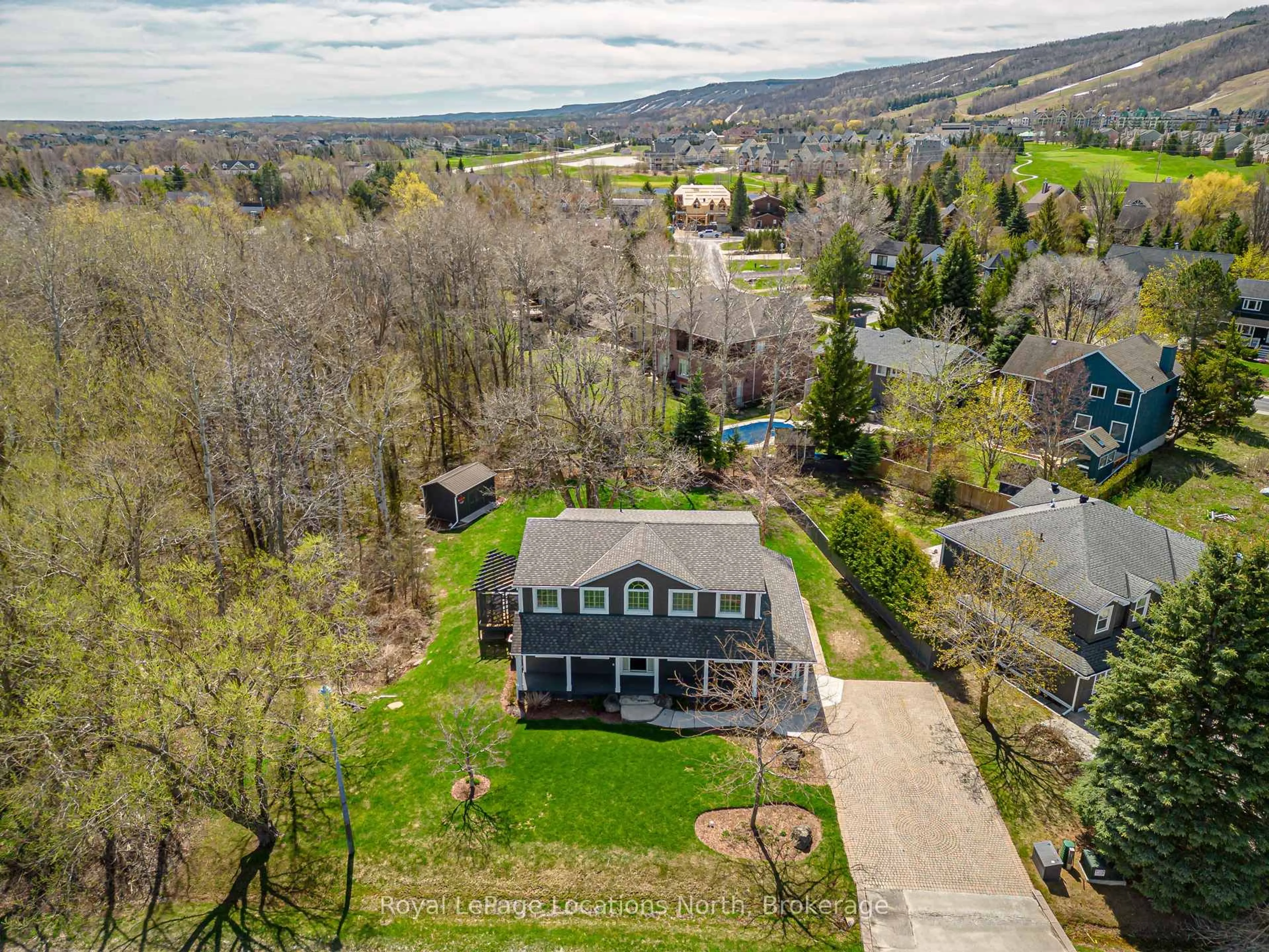 A pic from outside/outdoor area/front of a property/back of a property/a pic from drone, mountain view for 110 Liisa's Lane, Blue Mountains Ontario L9Y 0M3