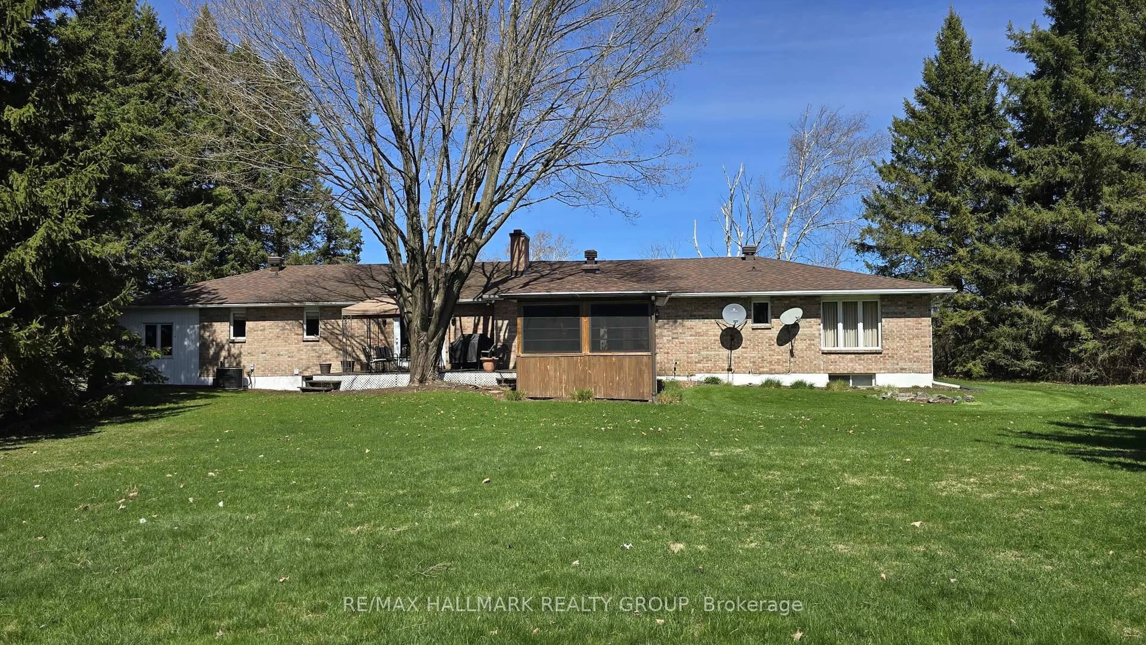 A pic from outside/outdoor area/front of a property/back of a property/a pic from drone, street for 2215 Old Second Line Rd, Ottawa Ontario K0A 1T0