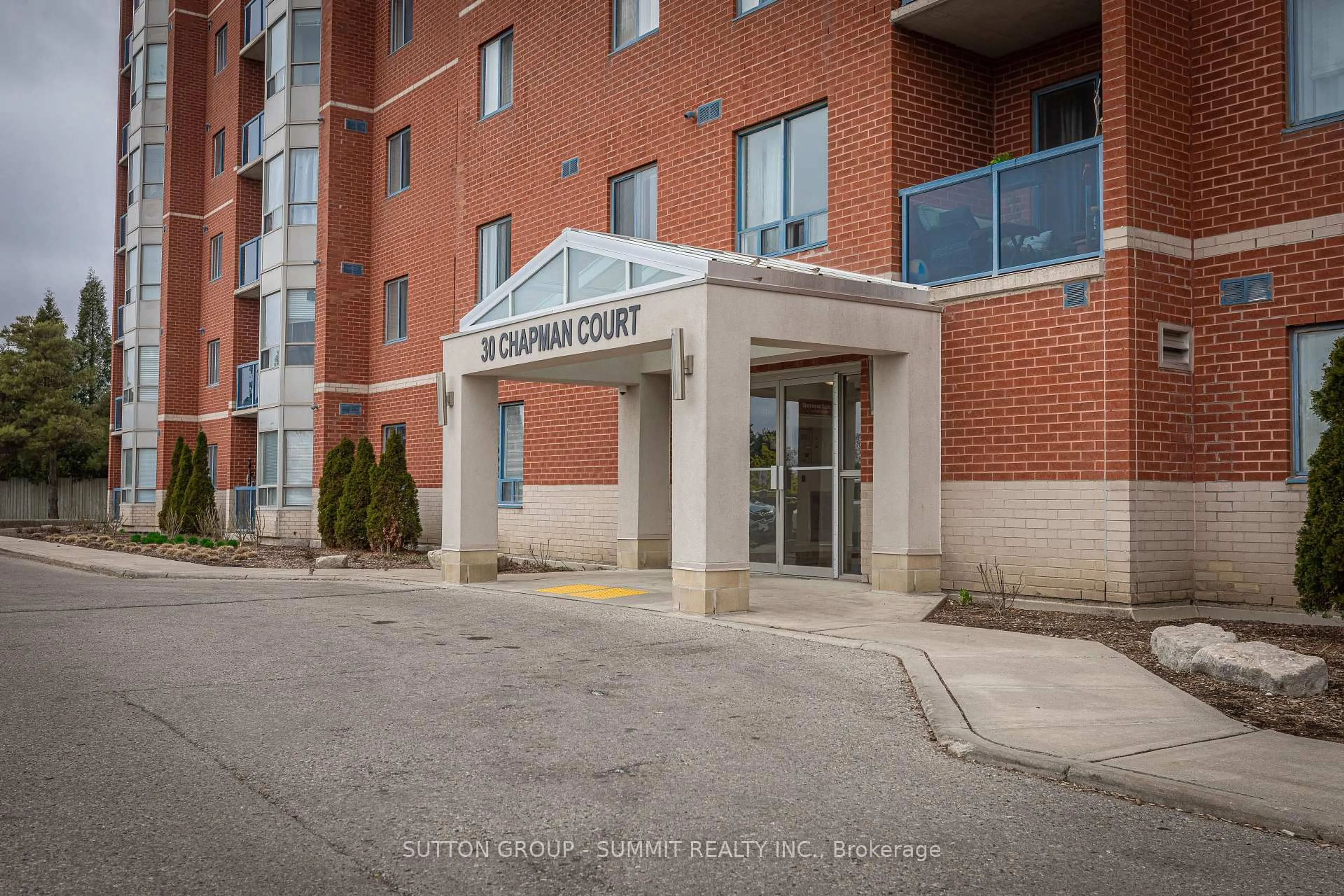 Indoor foyer for 30 Chapman Crt #806, London North Ontario N6G 4Y4
