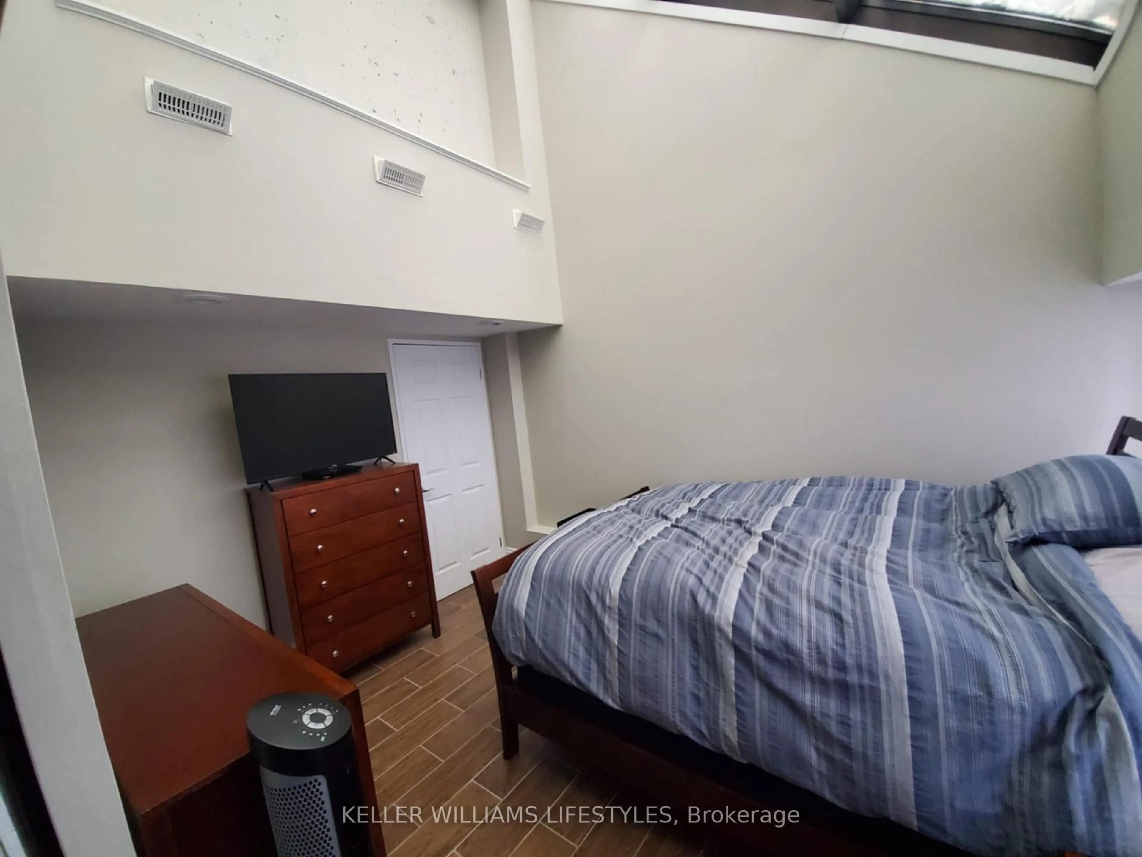 A pic of a room for 389 Dundas St #2401, London East Ontario N6B 3L5