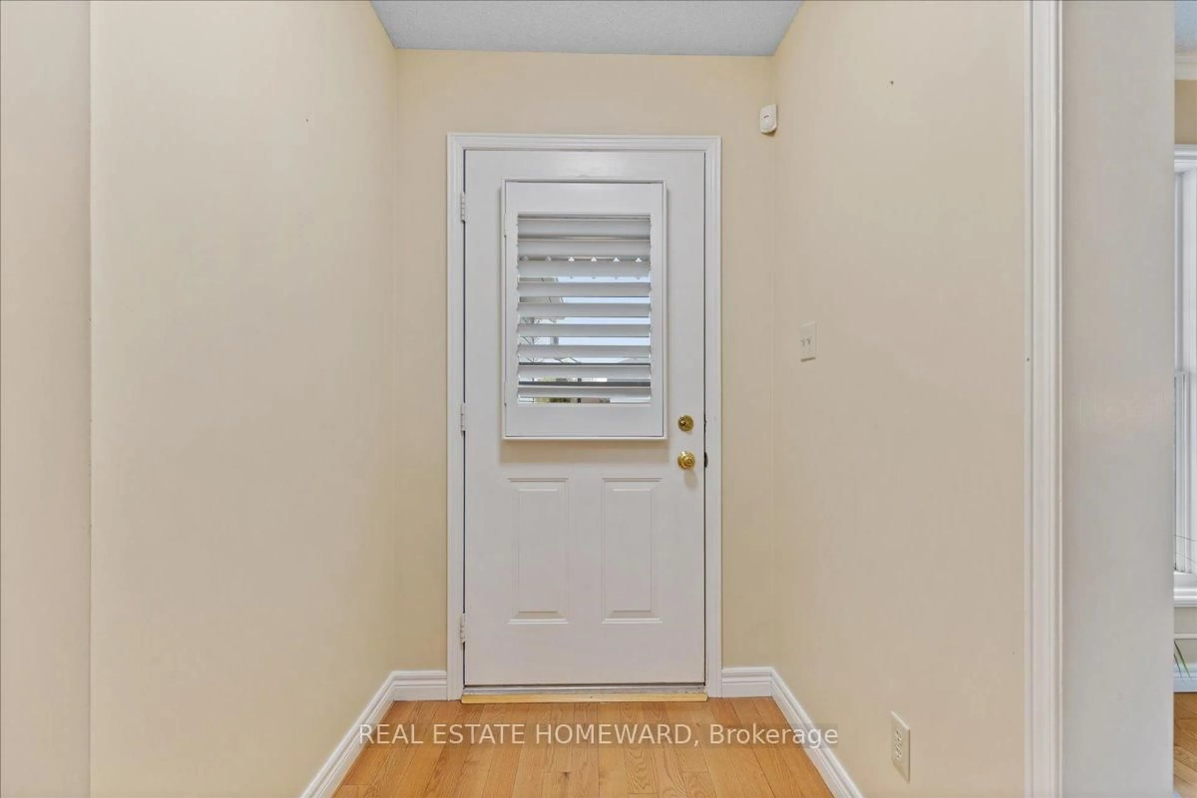 Indoor entryway for 339 Bushview Cres, Waterloo Ontario N2V 2A6
