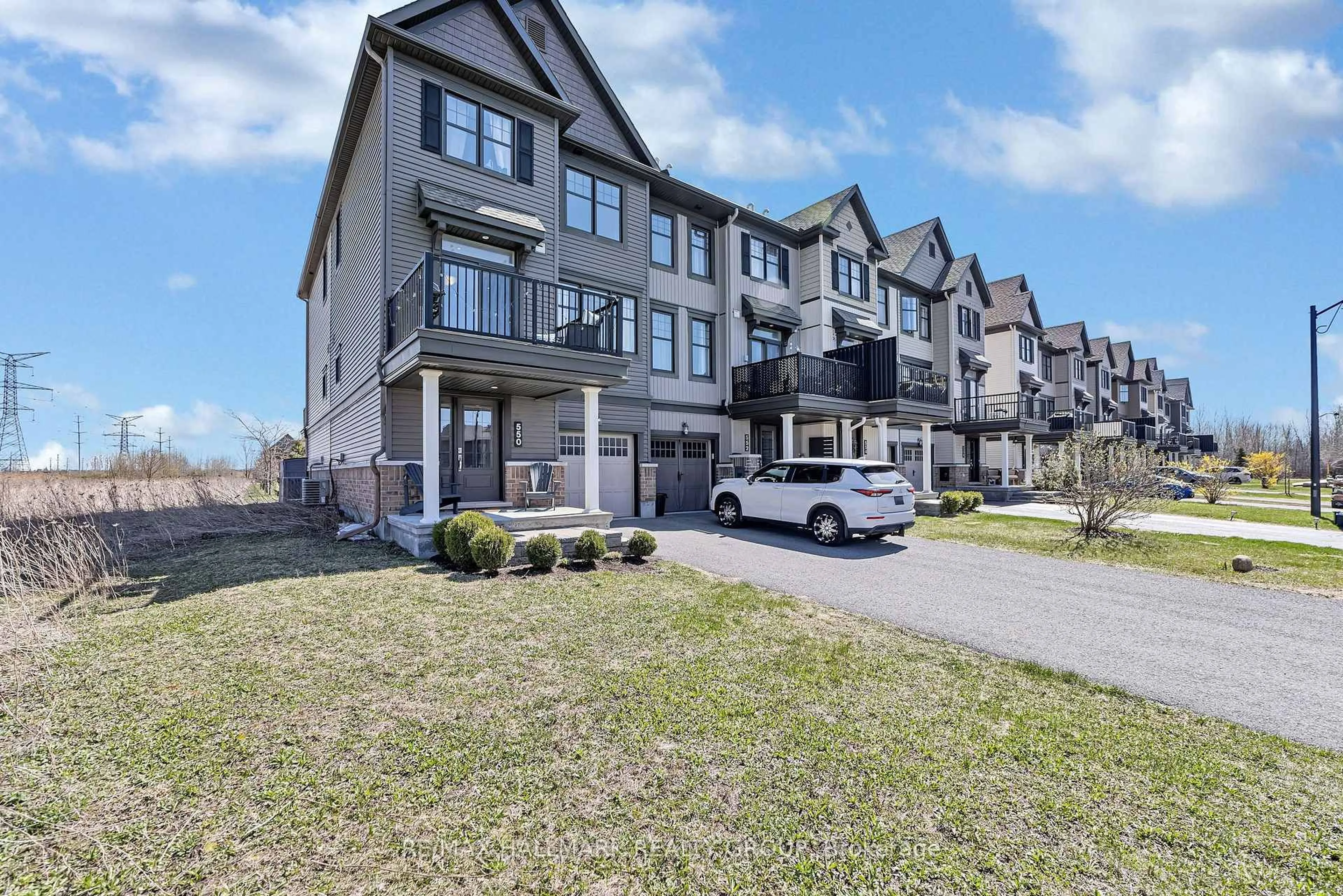 A pic from outside/outdoor area/front of a property/back of a property/a pic from drone, street for 550 Petrichor Cres, Ottawa Ontario K4A 0T3