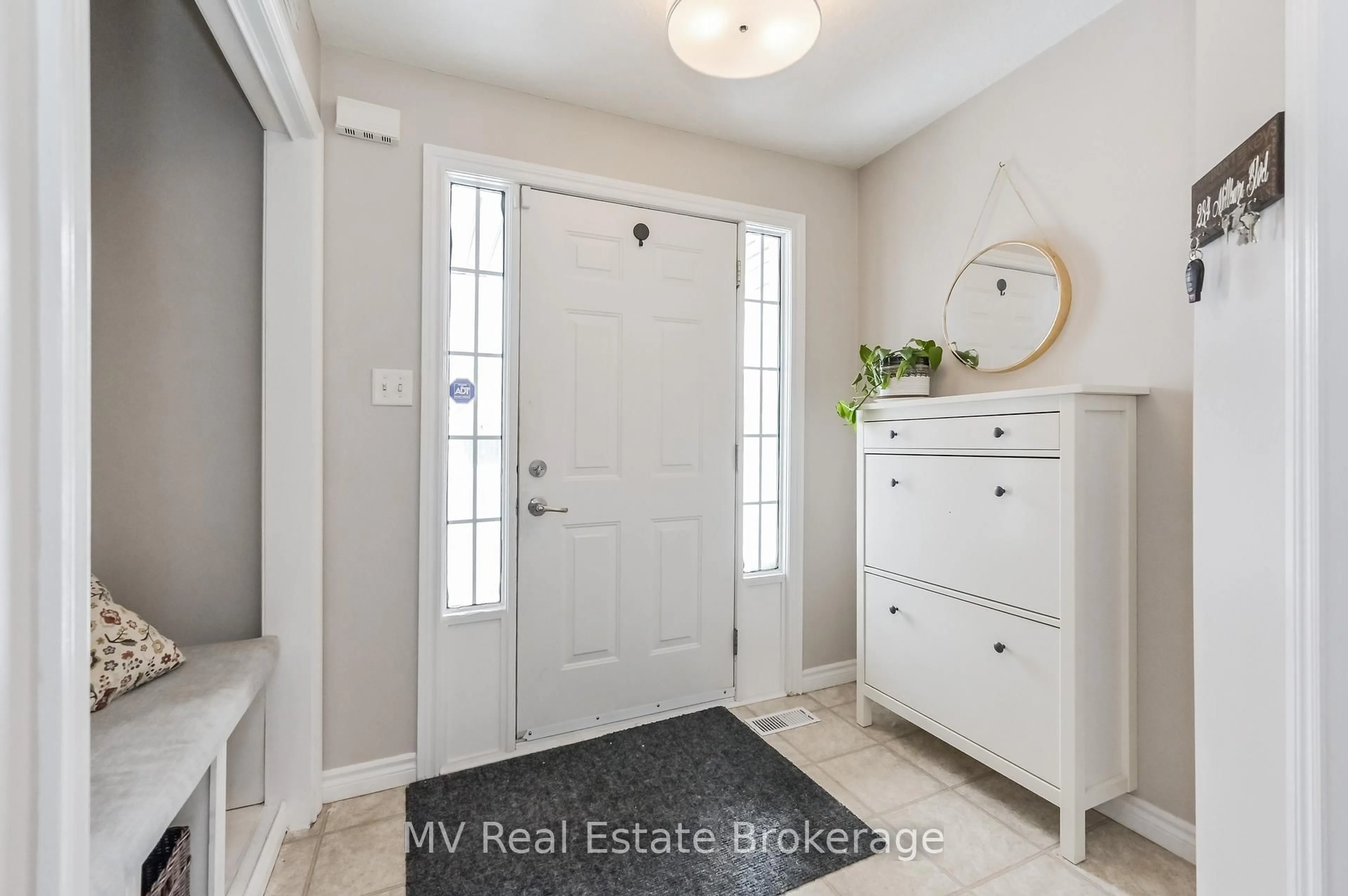 Indoor entryway for 284 Millburn Blvd, Centre Wellington Ontario N1M 3S3