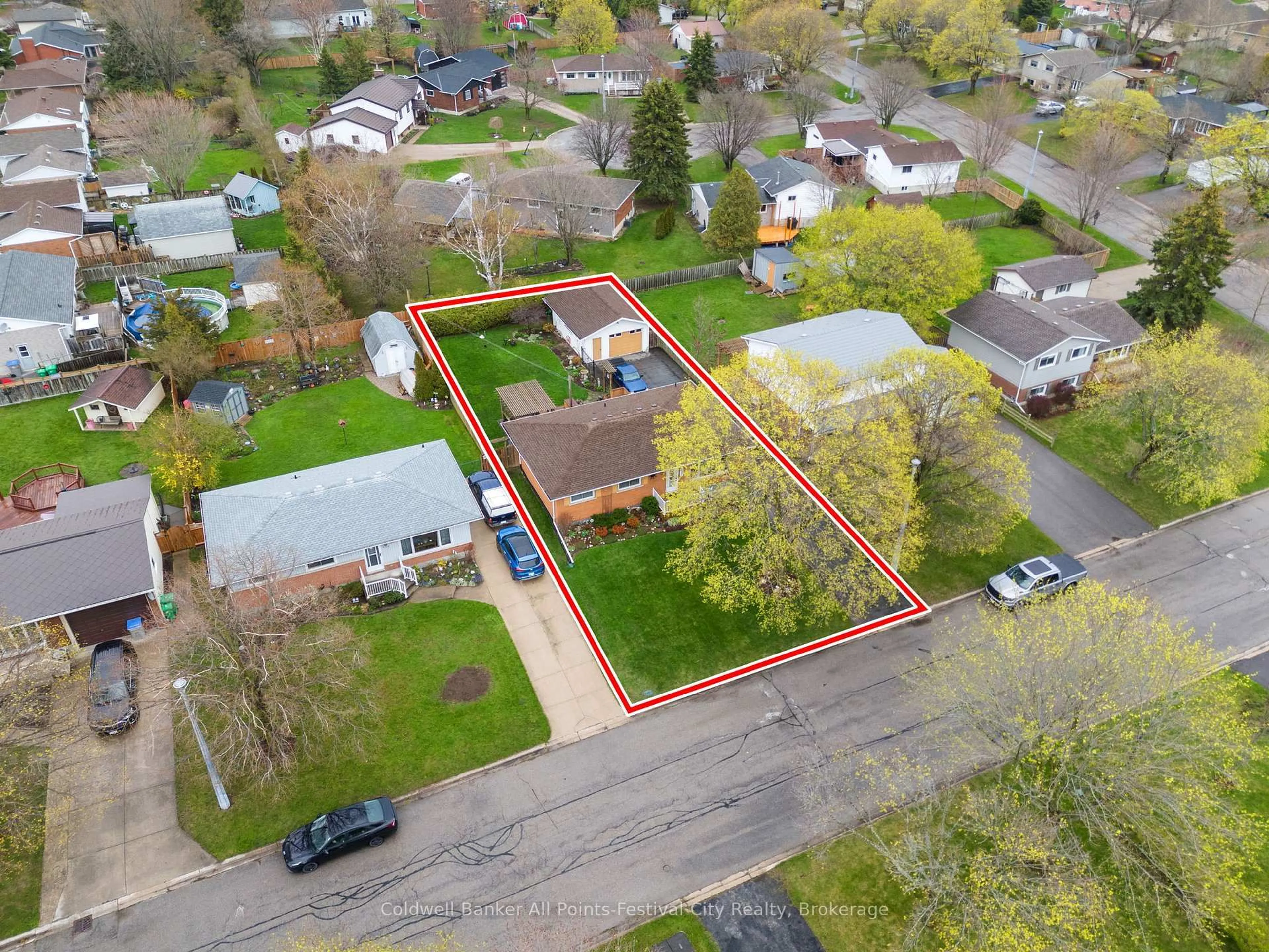 A pic from outside/outdoor area/front of a property/back of a property/a pic from drone, street for 339 Suncoast Dr, Goderich Ontario N7A 4E2