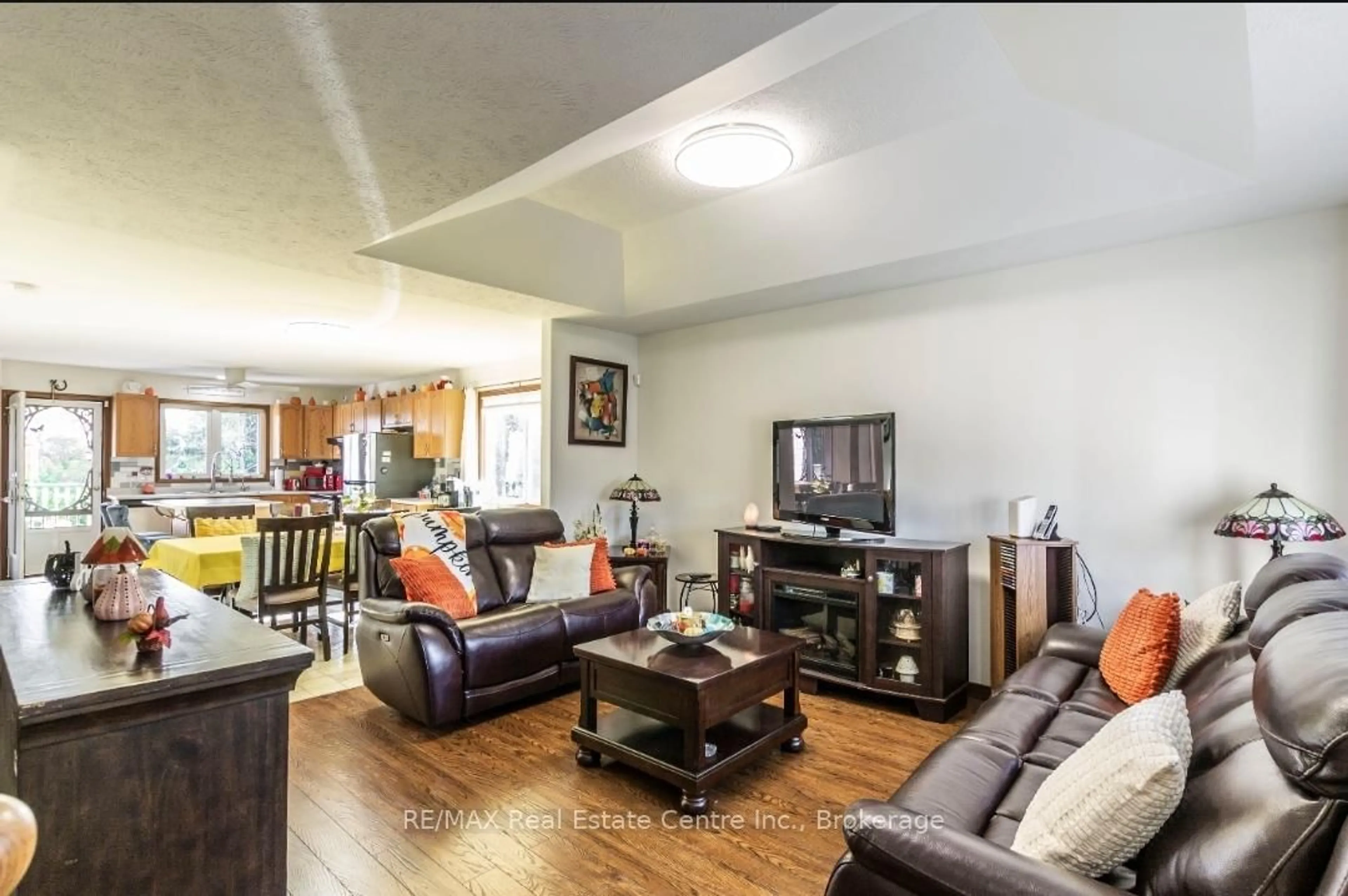 Living room with furniture, wood/laminate floor for 36 Rossiter Rd, Ingersoll Ontario N5C 4E1