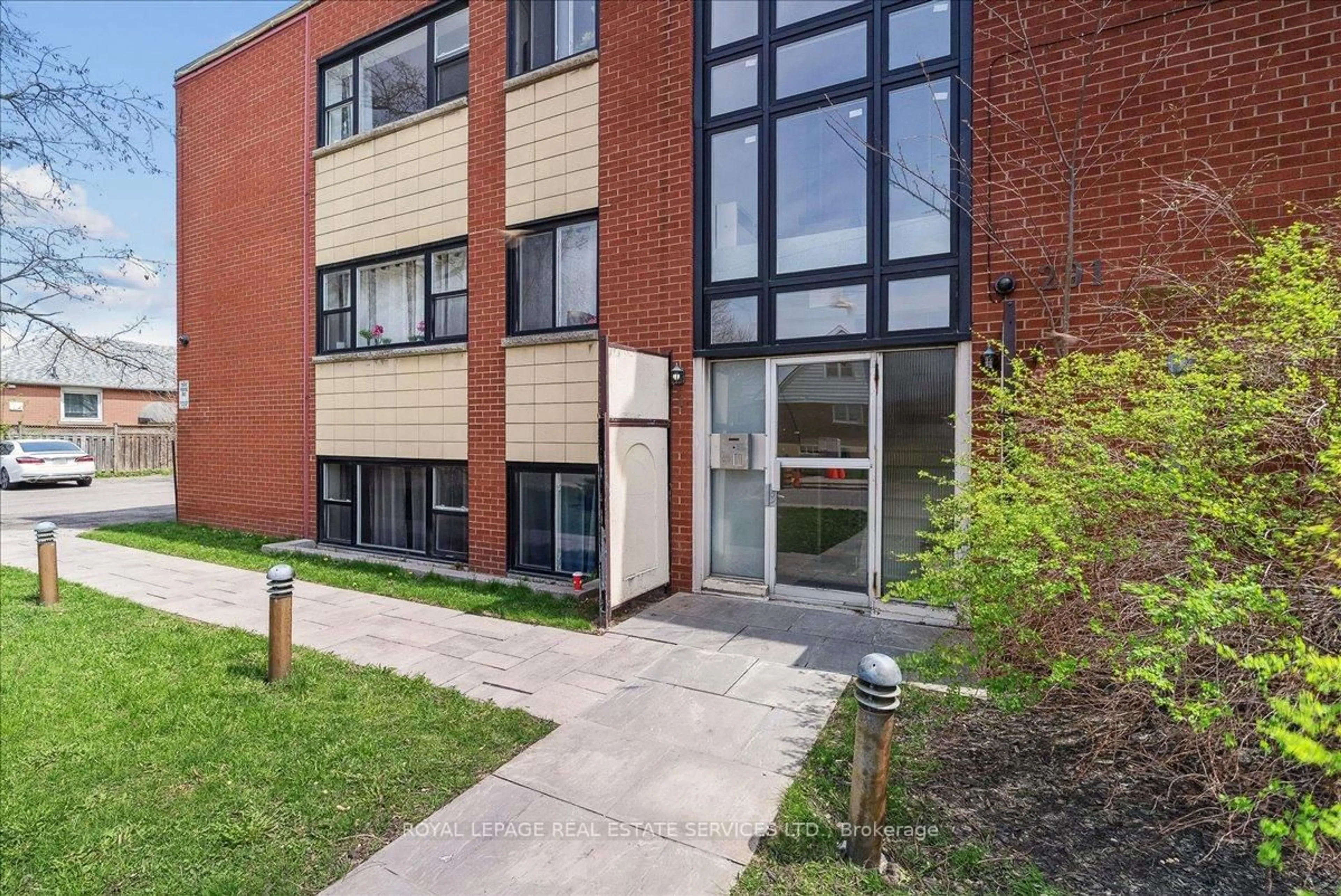 Unknown for 291 East 38th St, Hamilton Ontario L8V 4G2