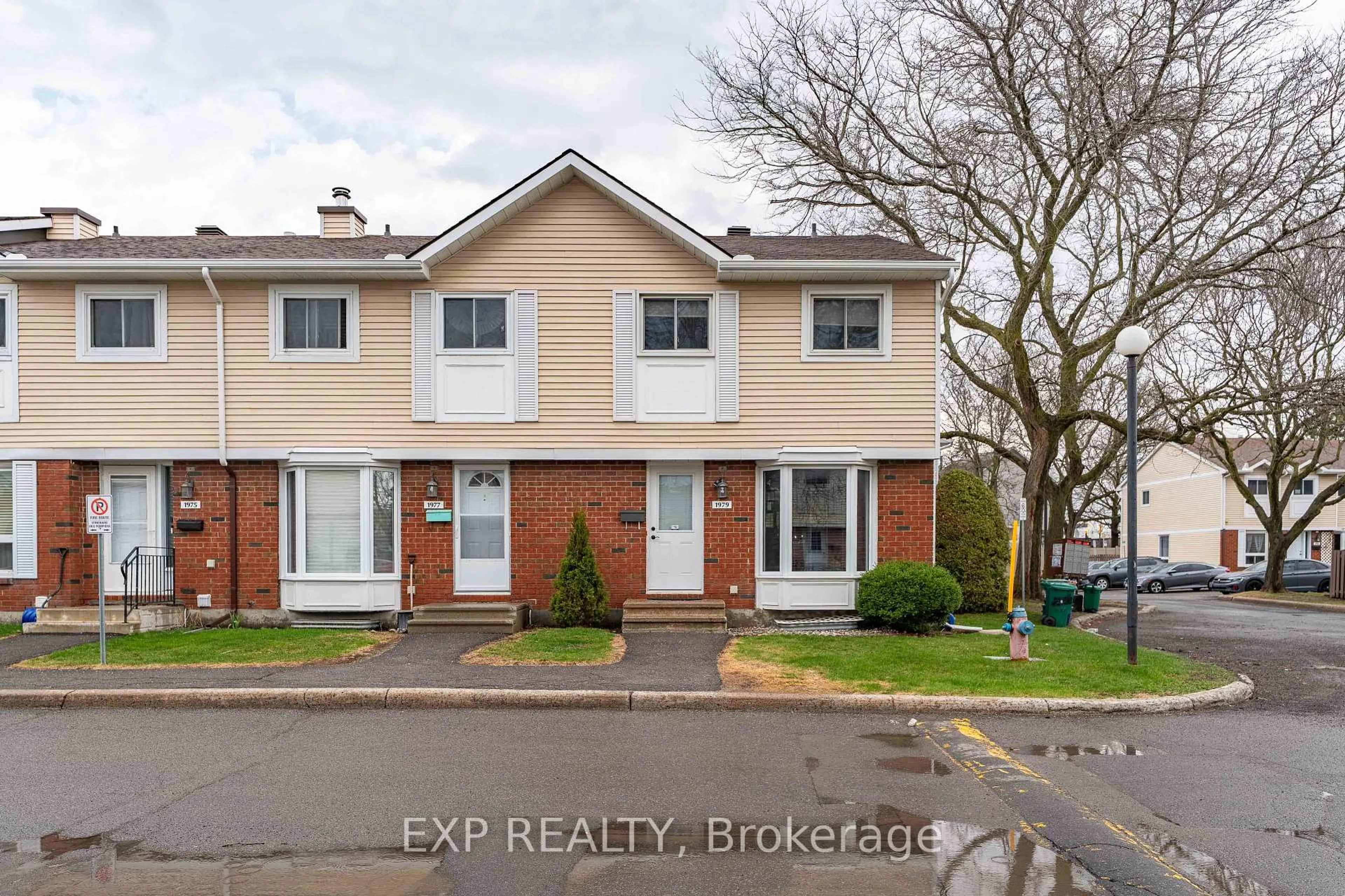 A pic from outside/outdoor area/front of a property/back of a property/a pic from drone, street for 1979 Greenvale Lane #15, Ottawa Ontario K1C 6E4