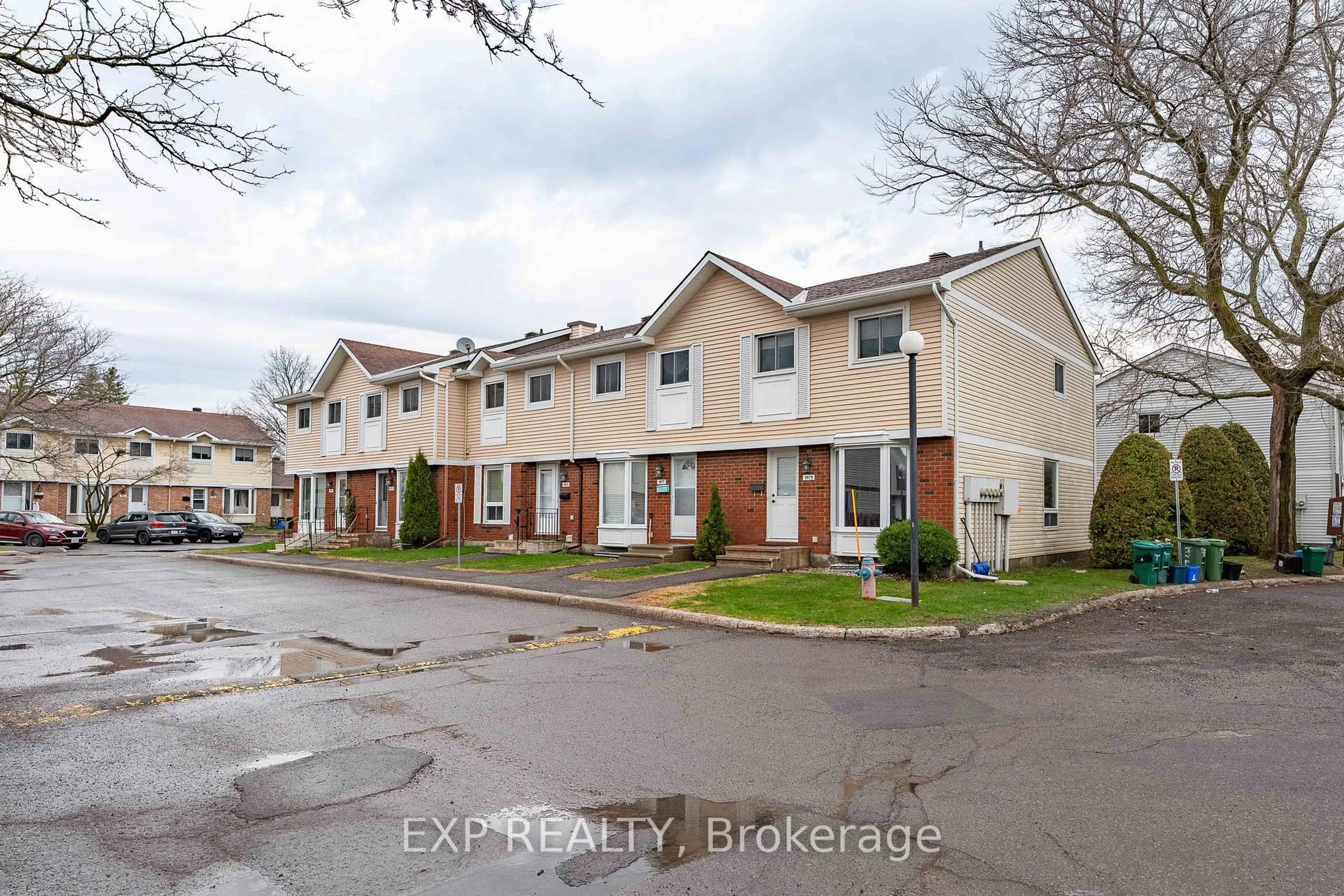 A pic from outside/outdoor area/front of a property/back of a property/a pic from drone, street for 1979 Greenvale Lane #15, Ottawa Ontario K1C 6E4