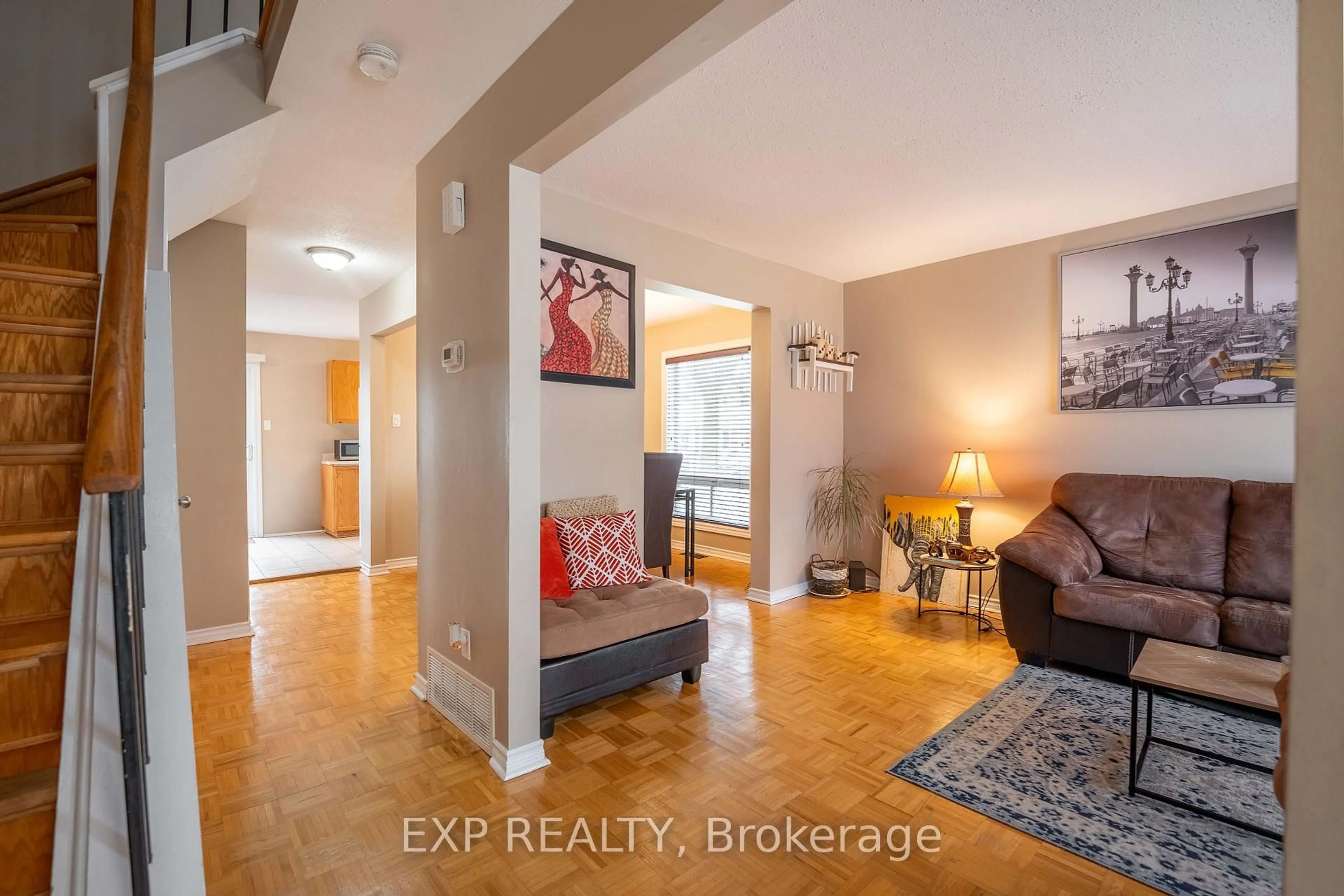 Indoor entryway for 1979 Greenvale Lane #15, Ottawa Ontario K1C 6E4