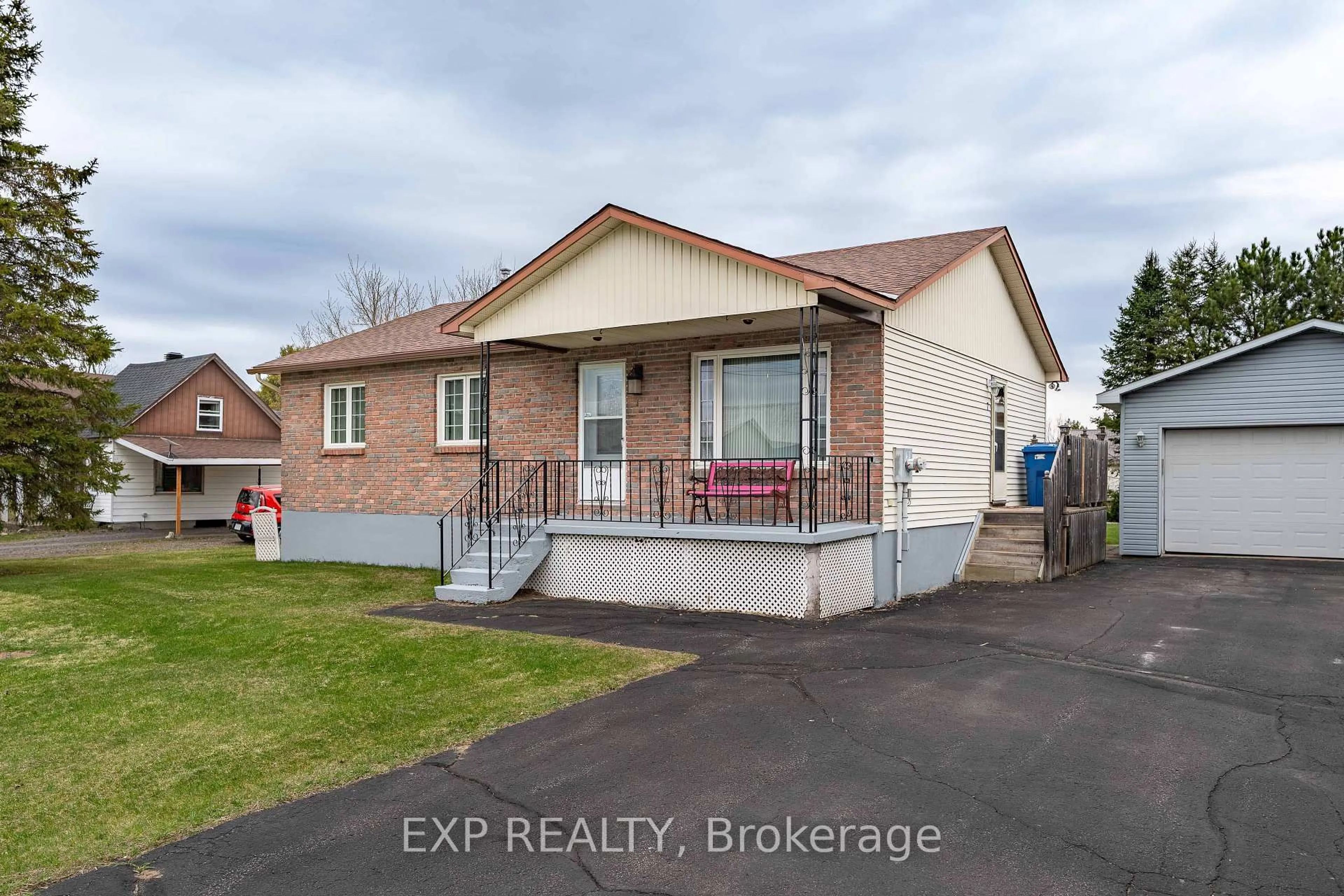 A pic from outside/outdoor area/front of a property/back of a property/a pic from drone, building for 7 Bissonnette St, Alfred and Plantagenet Ontario K0B 1A0