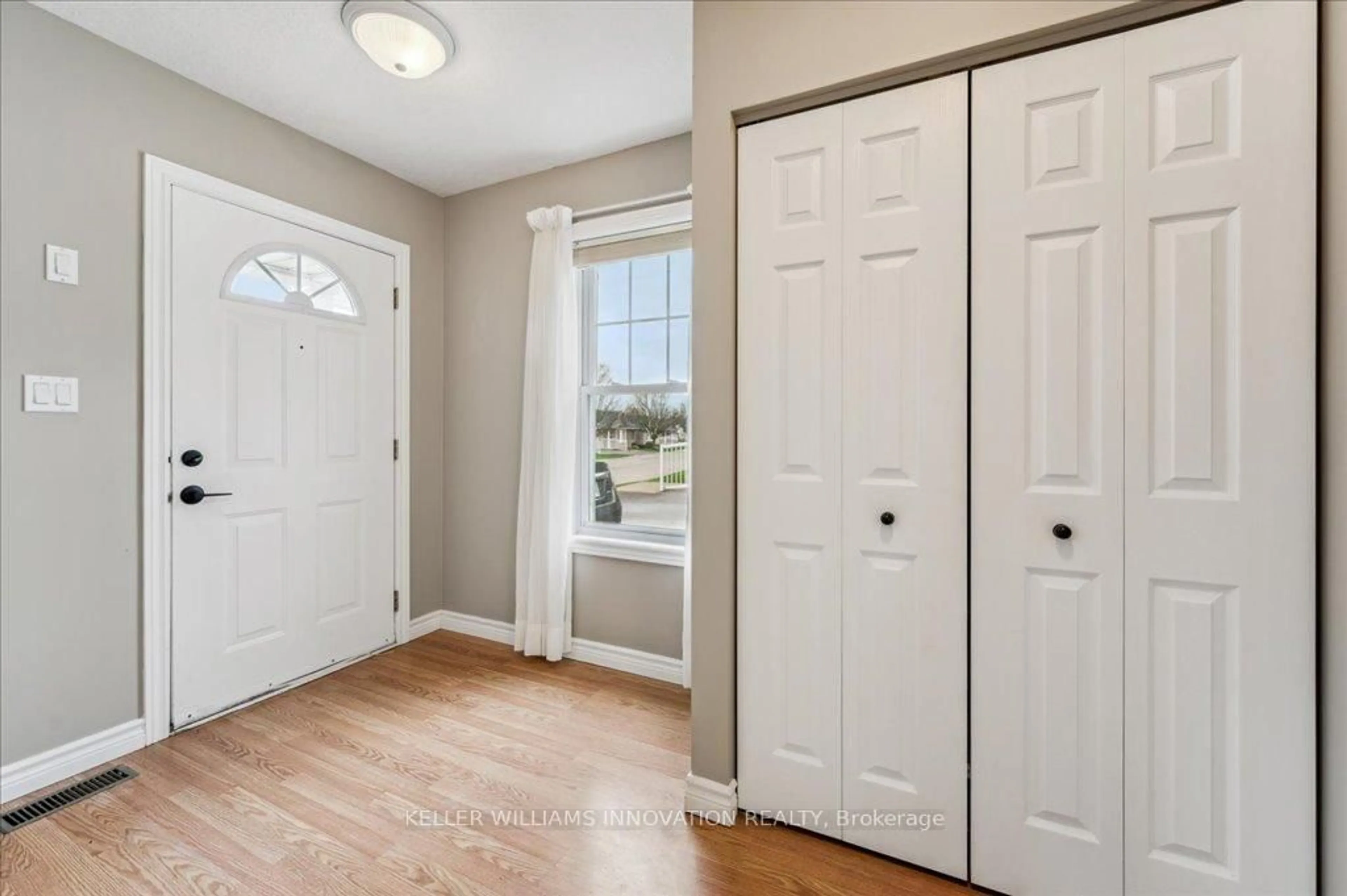 Indoor entryway for 750 Nelson Ave #13, North Perth Ontario N4W 3W1