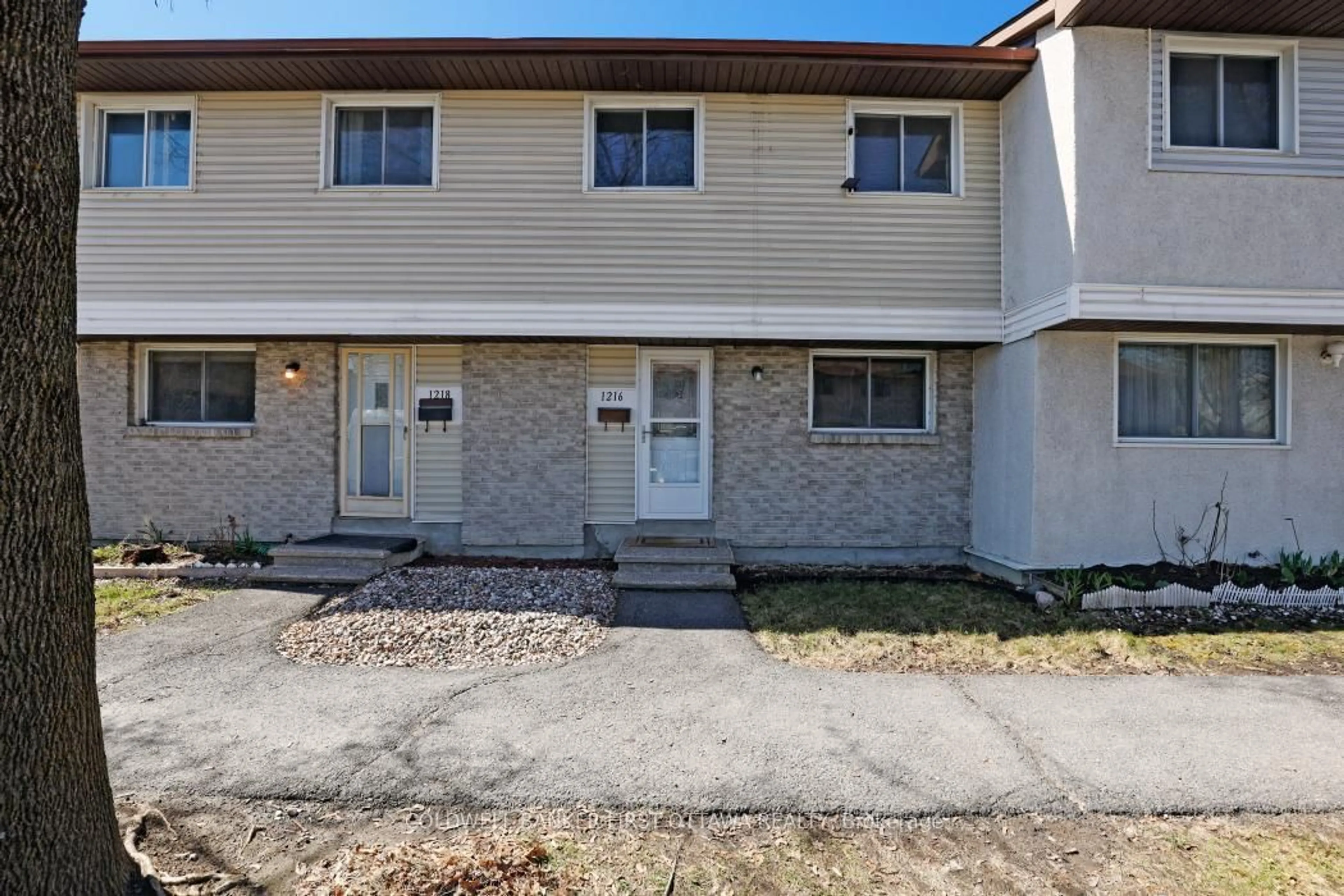 Unknown for 1216 Bowmount St, Ottawa Ontario K1J 8T5