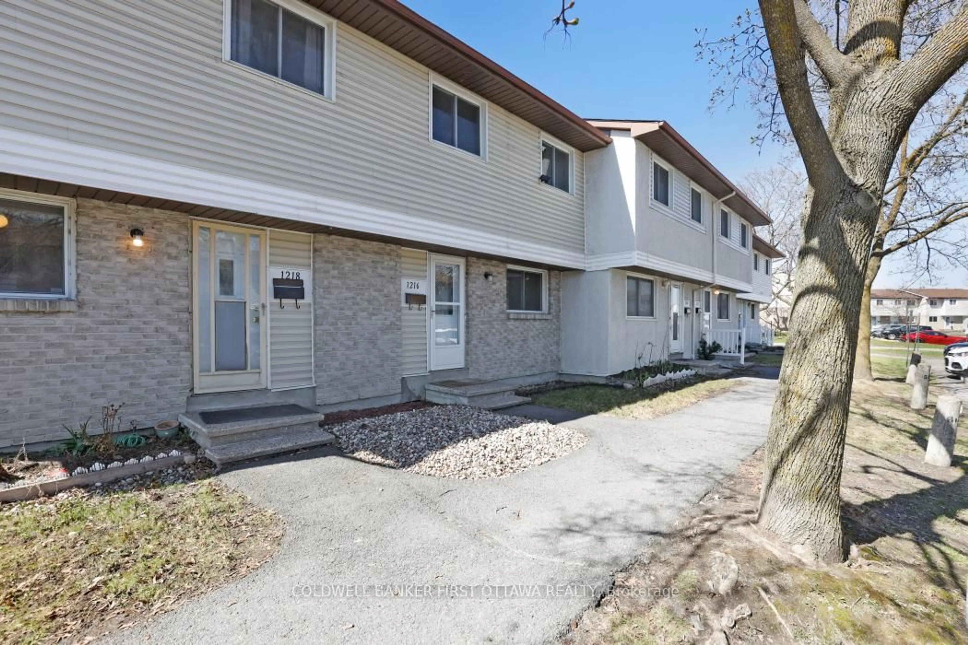 Unknown for 1216 Bowmount St, Ottawa Ontario K1J 8T5