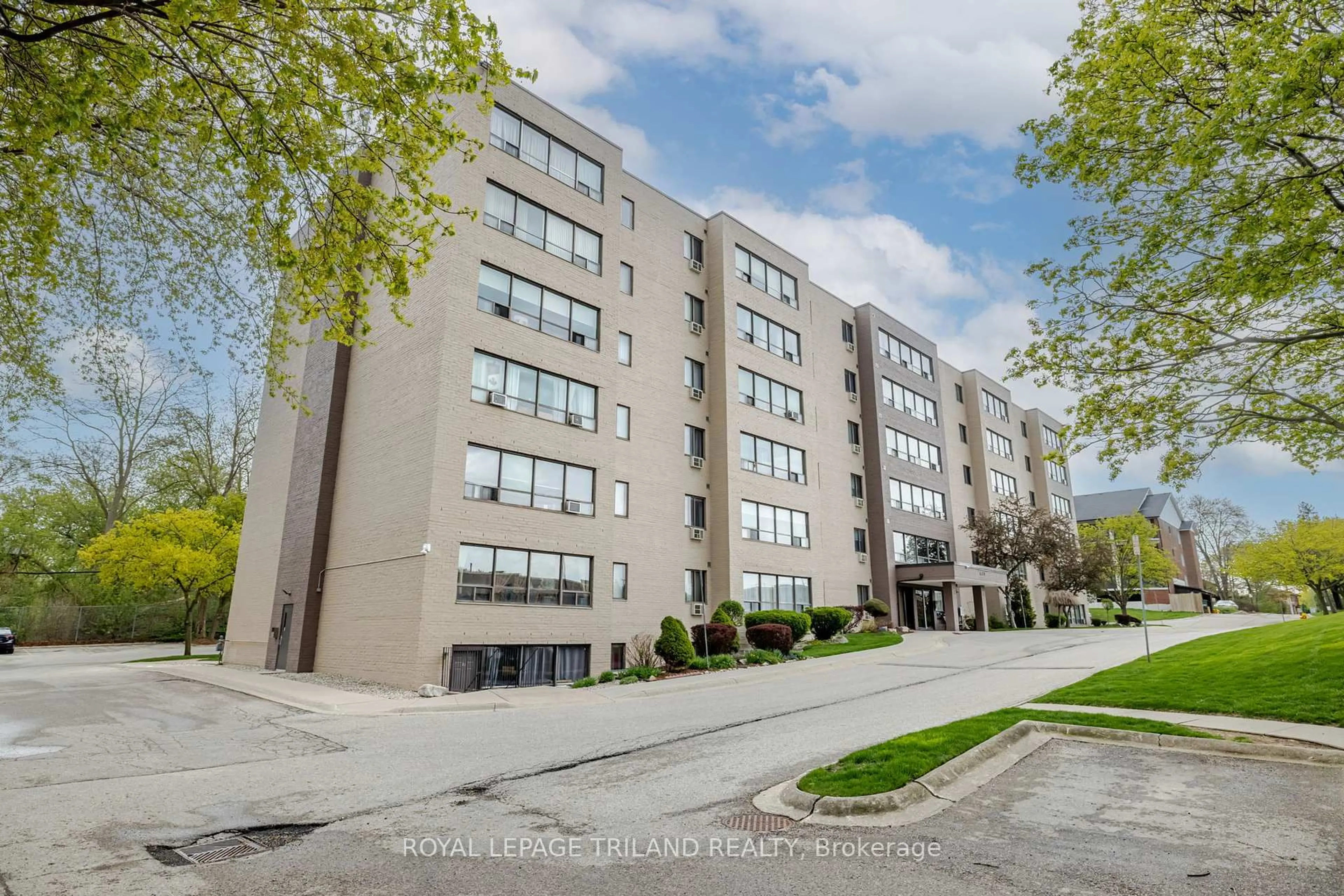 A pic from outside/outdoor area/front of a property/back of a property/a pic from drone, building for 650 Cheapside St #504, London East Ontario N5Y 5J8