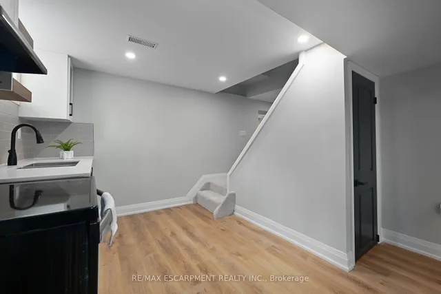Additional property image - 282 Ottawa St