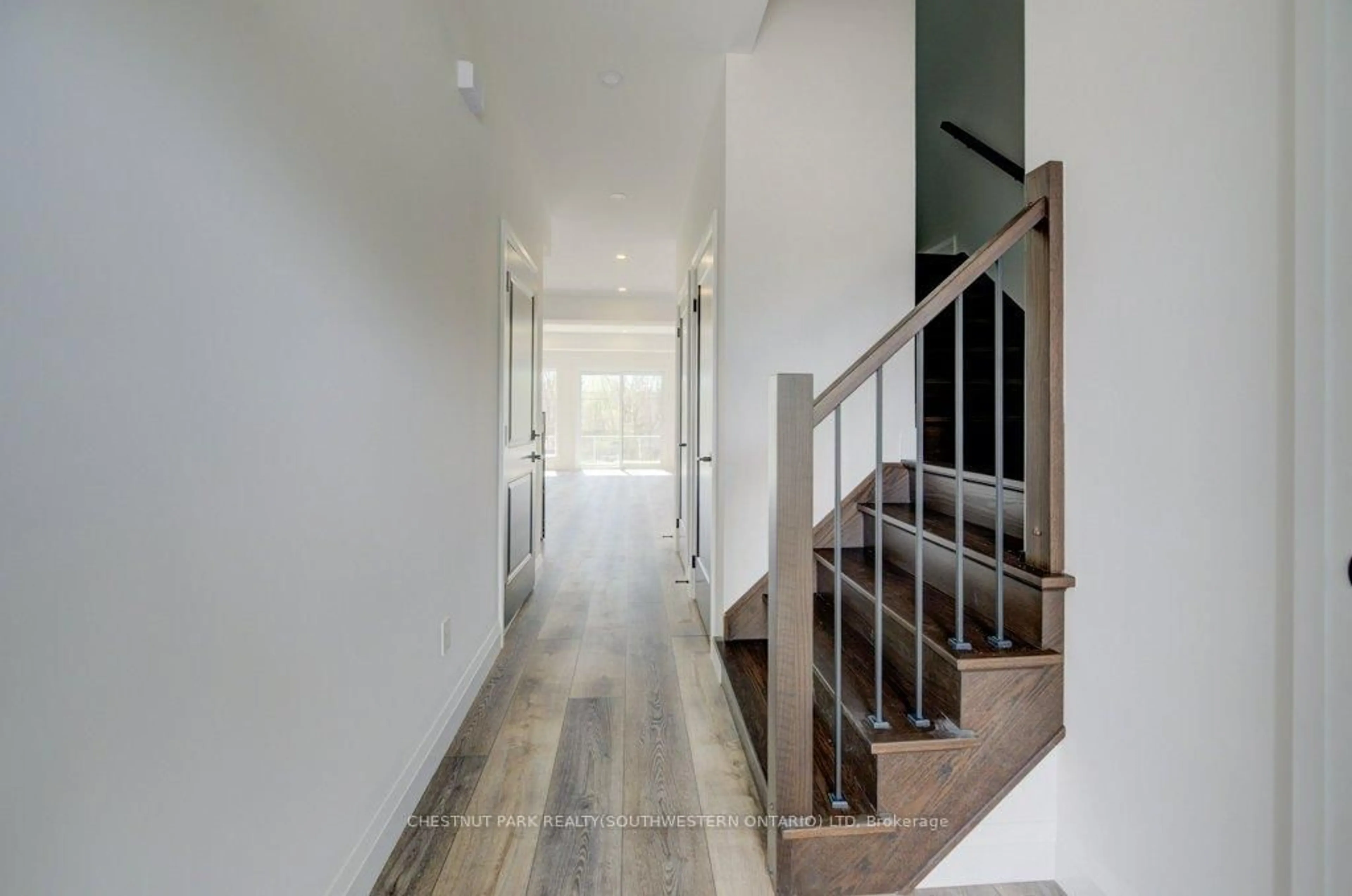 Indoor foyer for 573 Guelph St, Kitchener Ontario N2H 5Y2