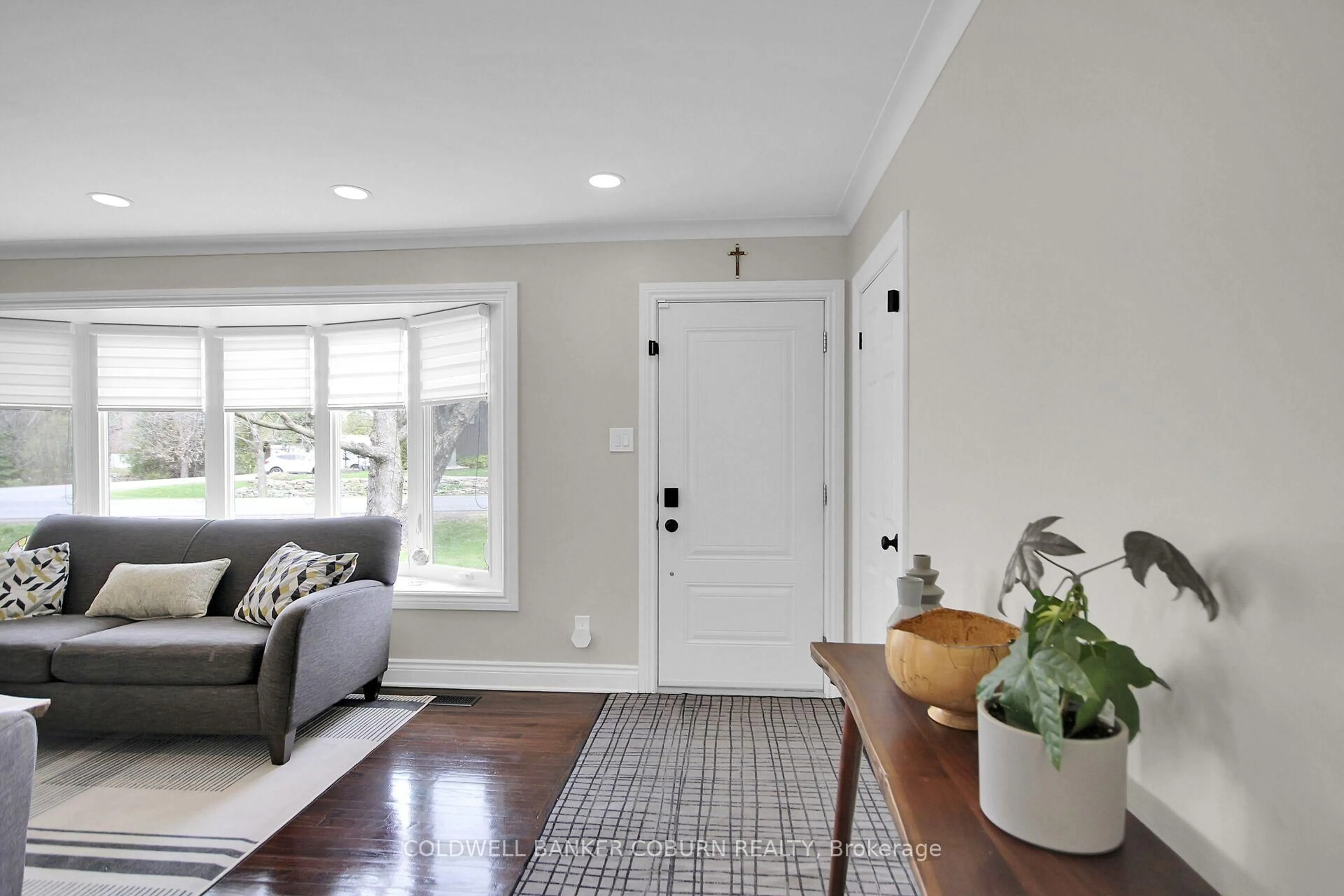 Indoor entryway for 5274 Driscoll Dr, Ottawa Ontario K4M 1E9