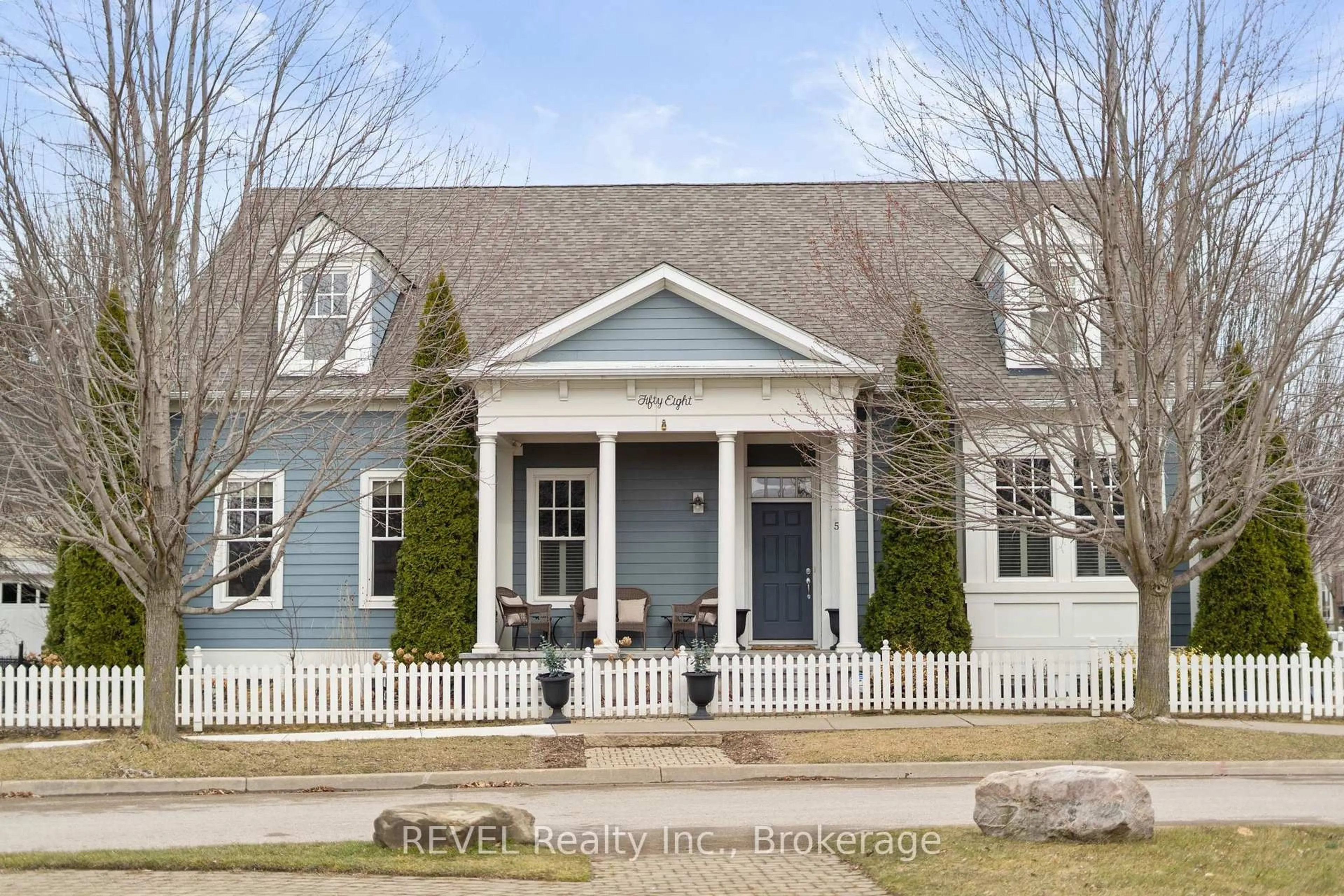Home with vinyl exterior material, street for 58 Garrison Village Dr, Niagara-on-the-Lake Ontario L0S 1J0