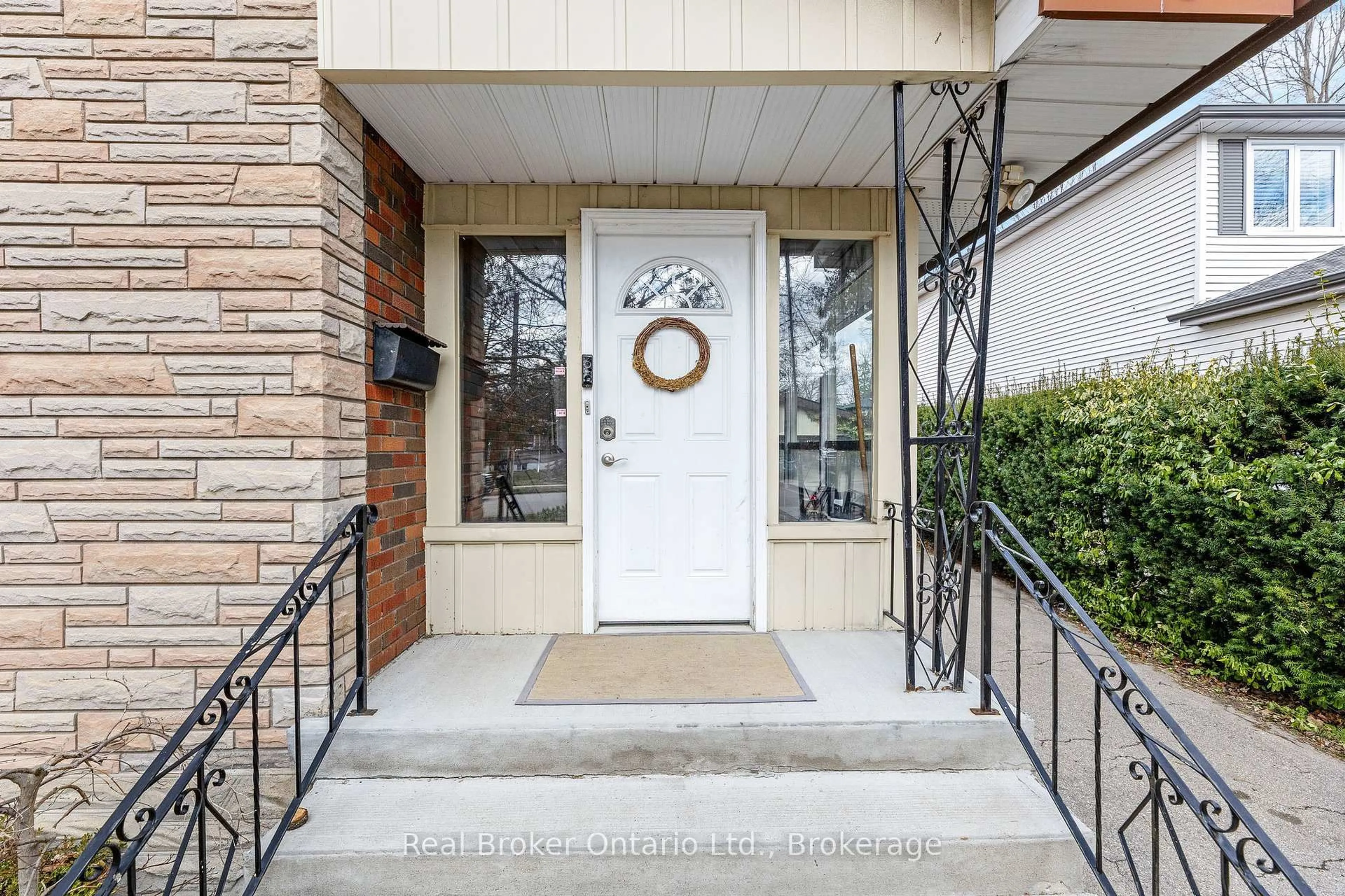 Indoor entryway for 46 Caledonia St, Guelph Ontario N1G 2C9