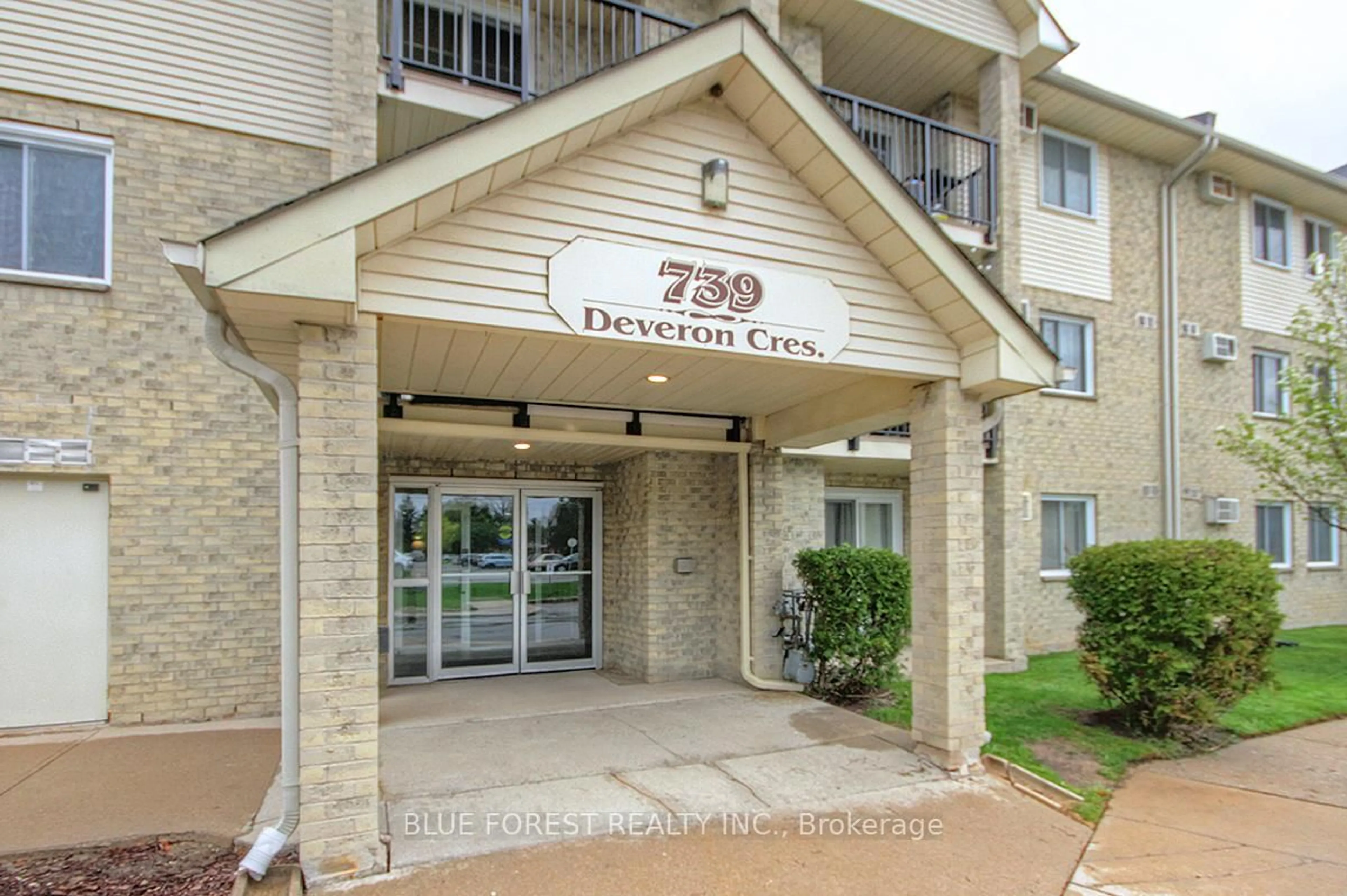 Indoor foyer for 739 Deveron Cres #209, London South Ontario N5Z 4Y1