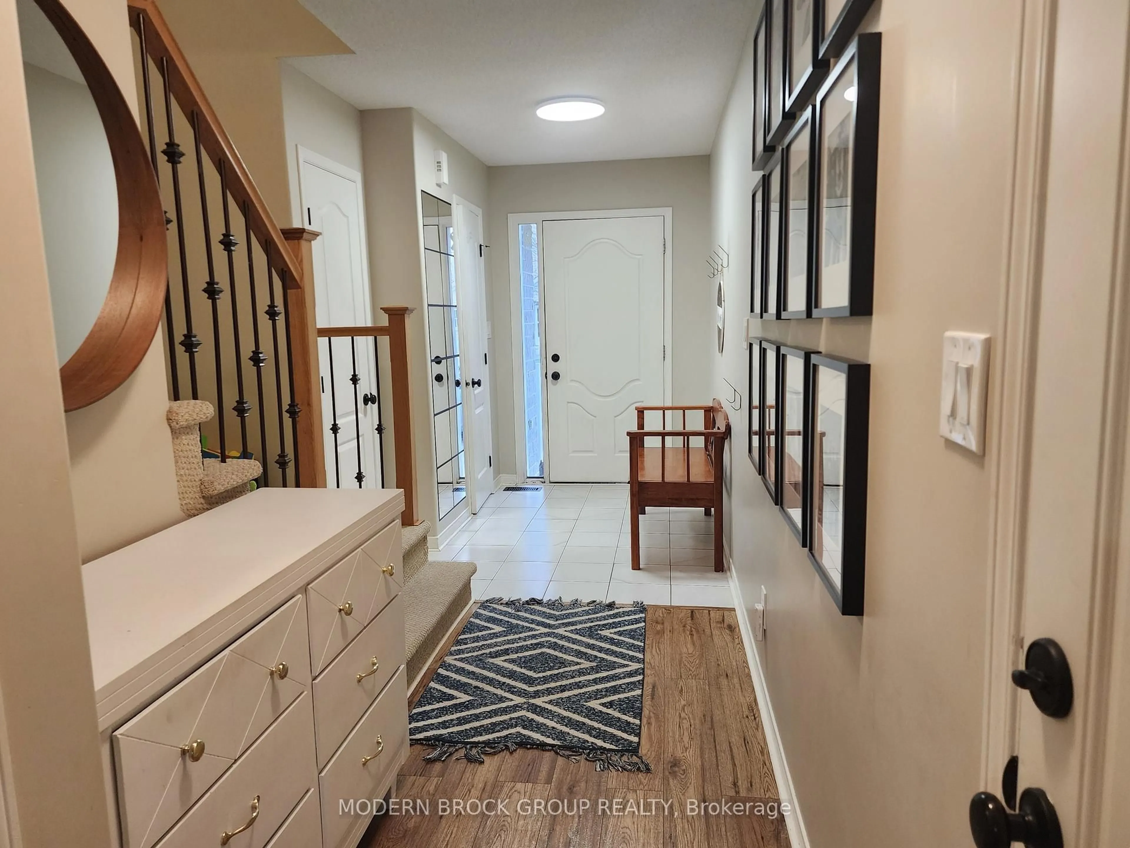 Indoor entryway for 1581 Crimson Cres, Kingston Ontario K7P 0J3