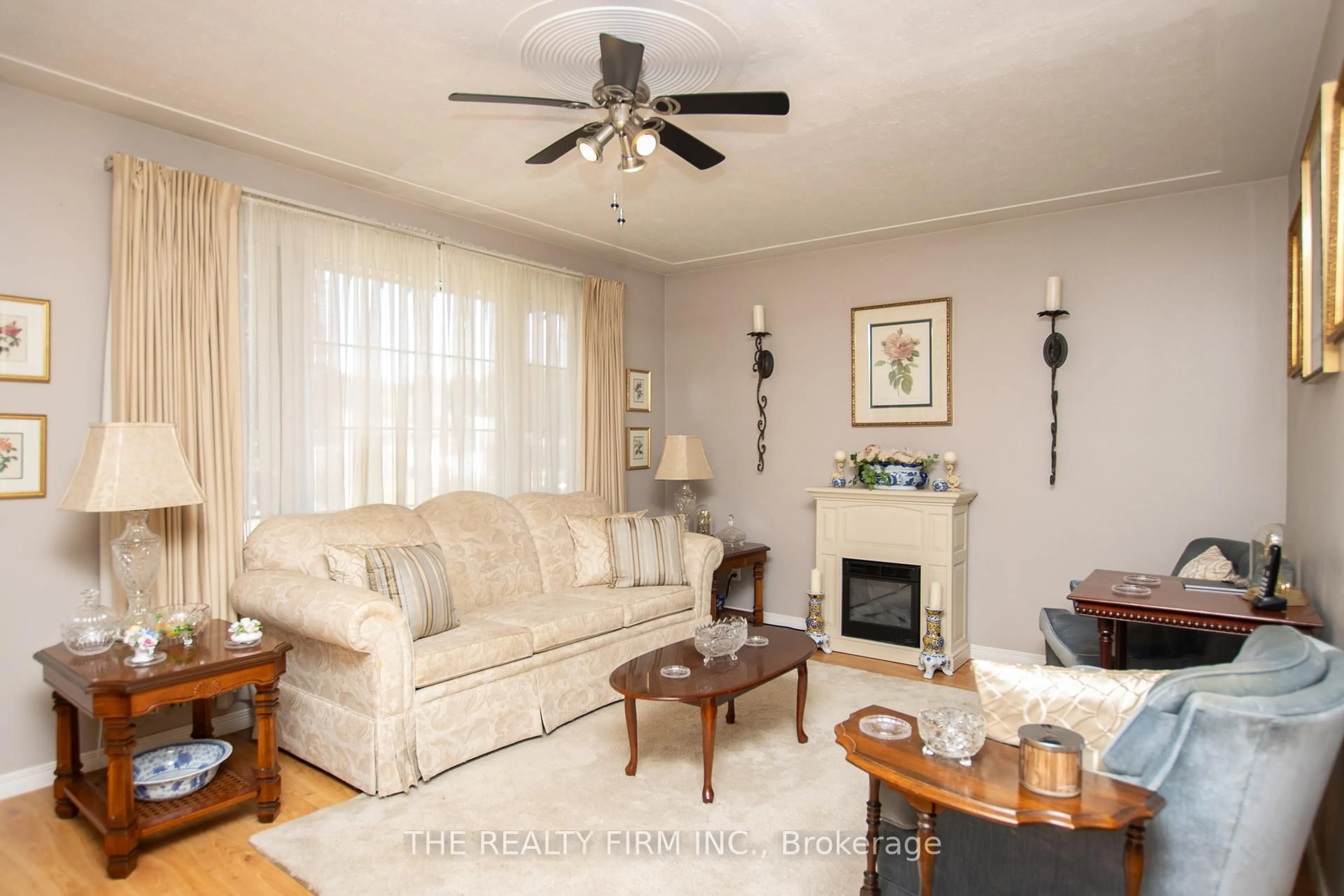 Living room with furniture, unknown for 104 William St, West Elgin Ontario N0L 2P0