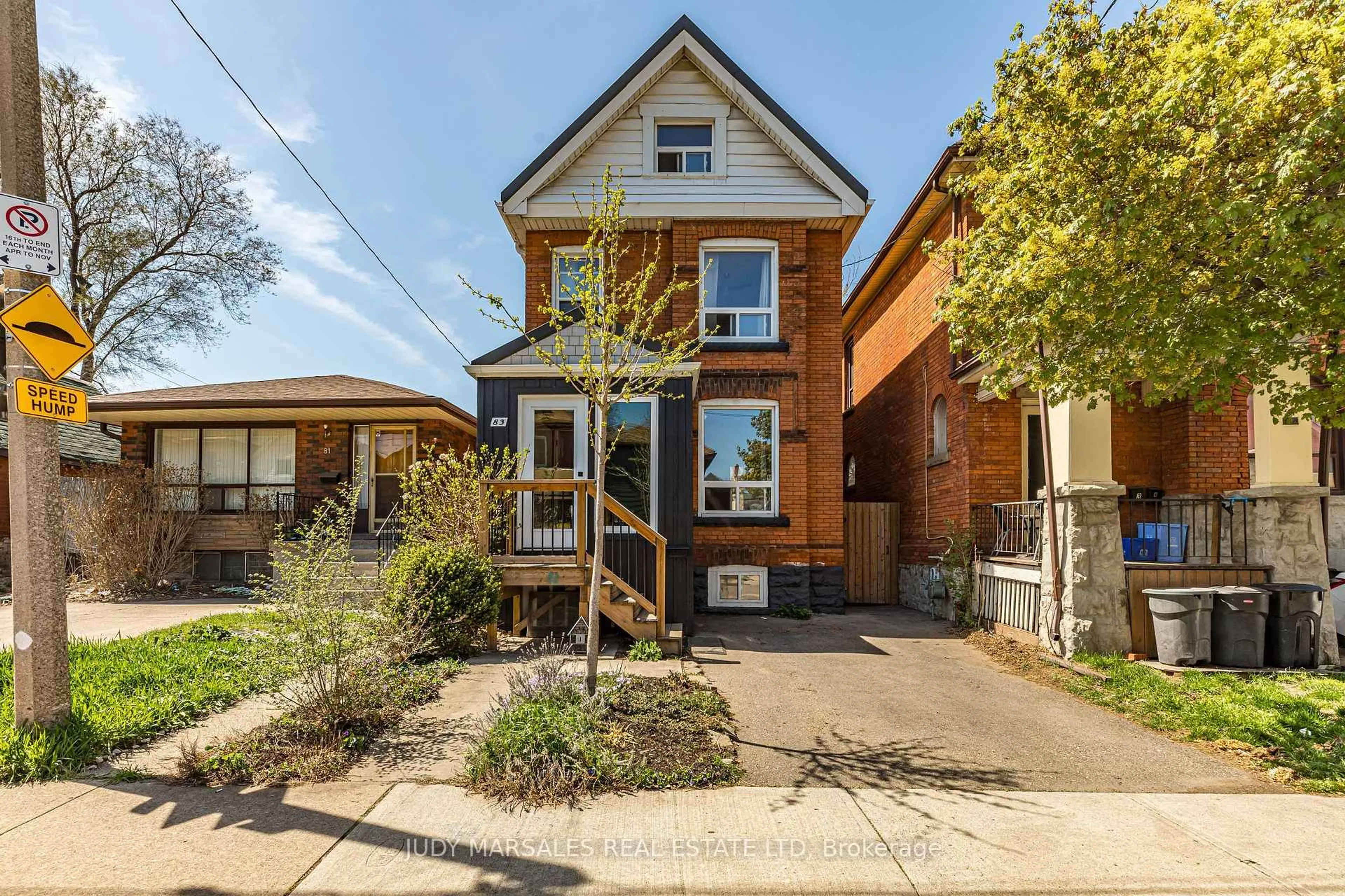 Home with brick exterior material, street for 83 Oak Ave, Hamilton Ontario L8L 5M7