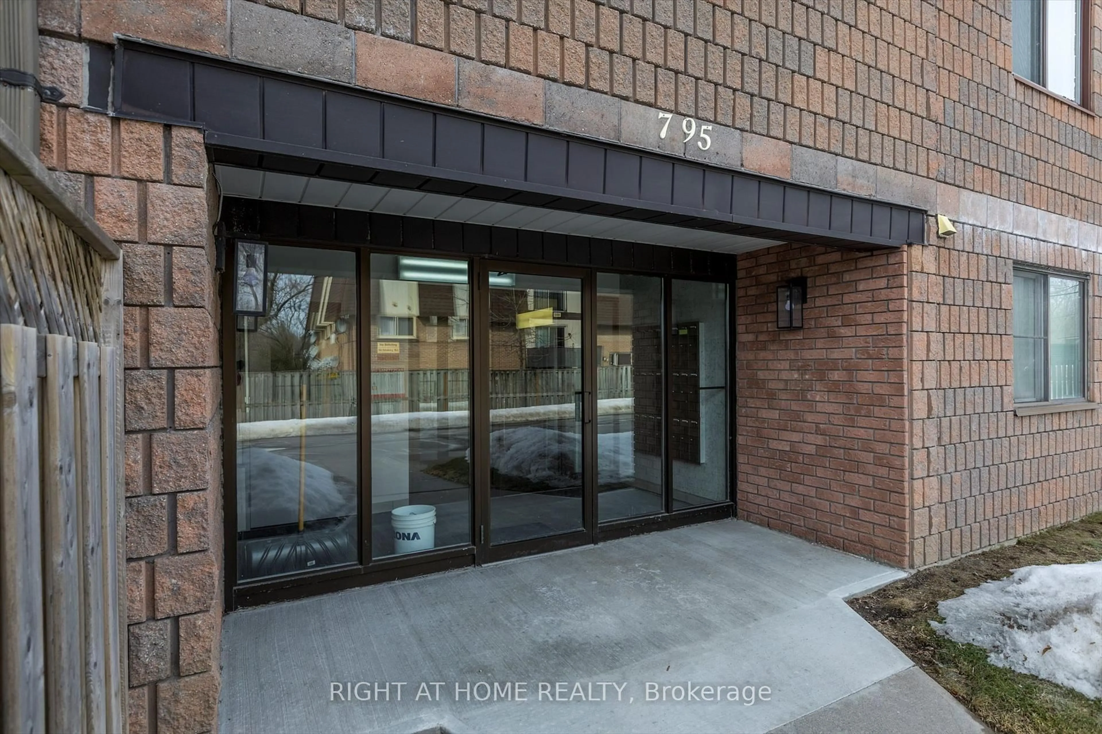 Indoor entryway for 795 Sherbrooke St #208, Peterborough West Ontario K9J 2R2