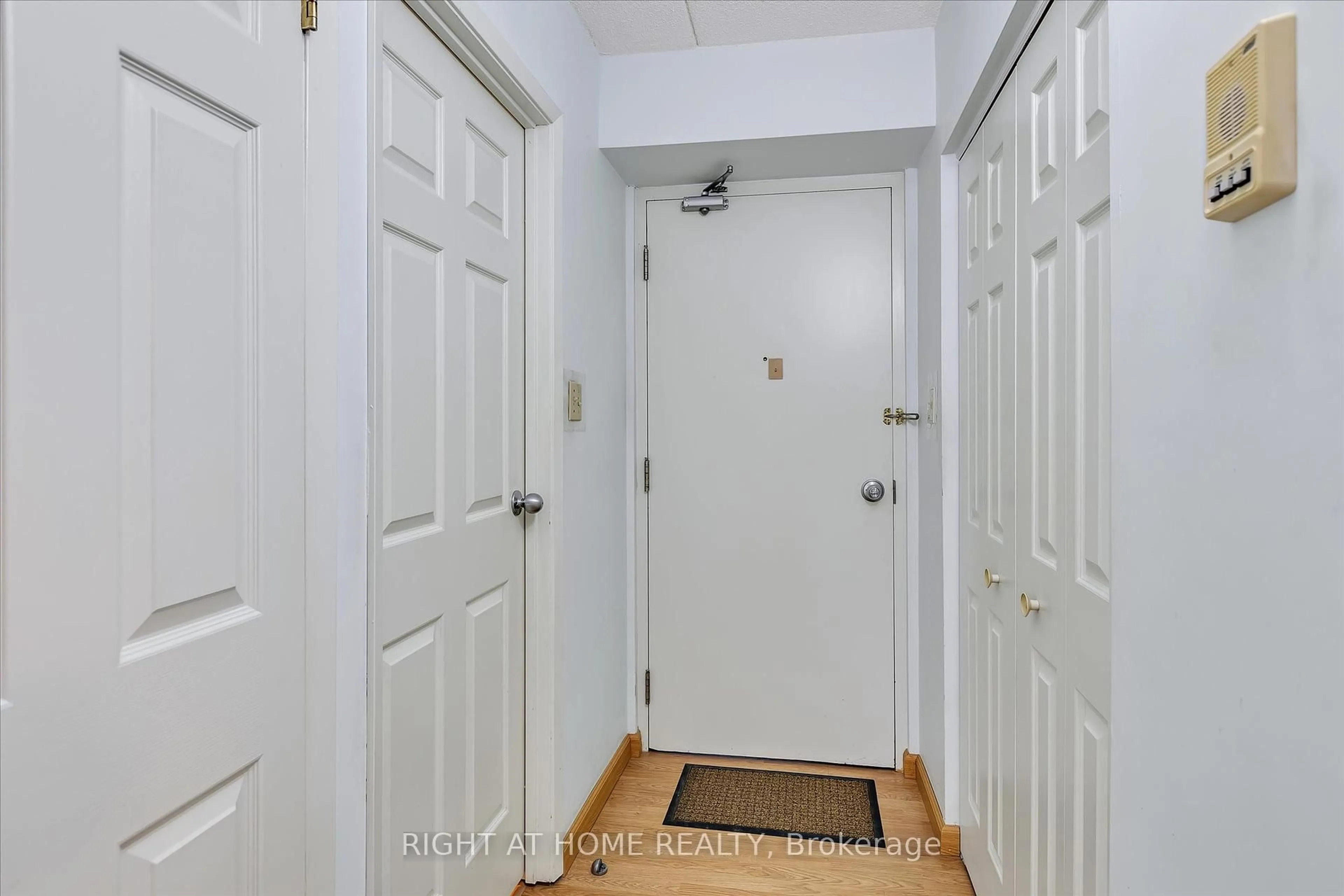 Indoor entryway for 795 Sherbrooke St #208, Peterborough West Ontario K9J 2R2
