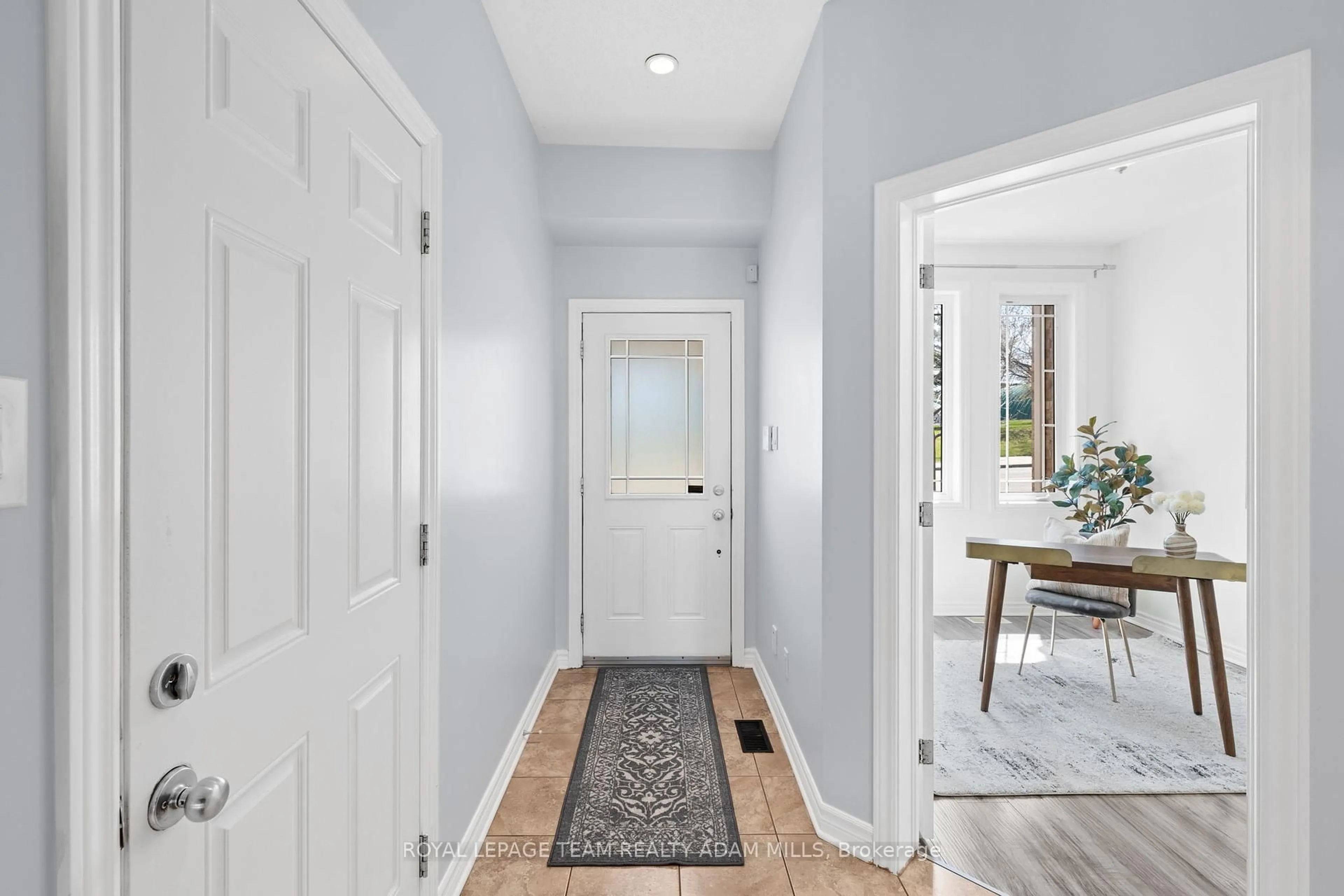Indoor entryway for 462 Paul Metivier Dr, Ottawa Ontario K2J 0A8