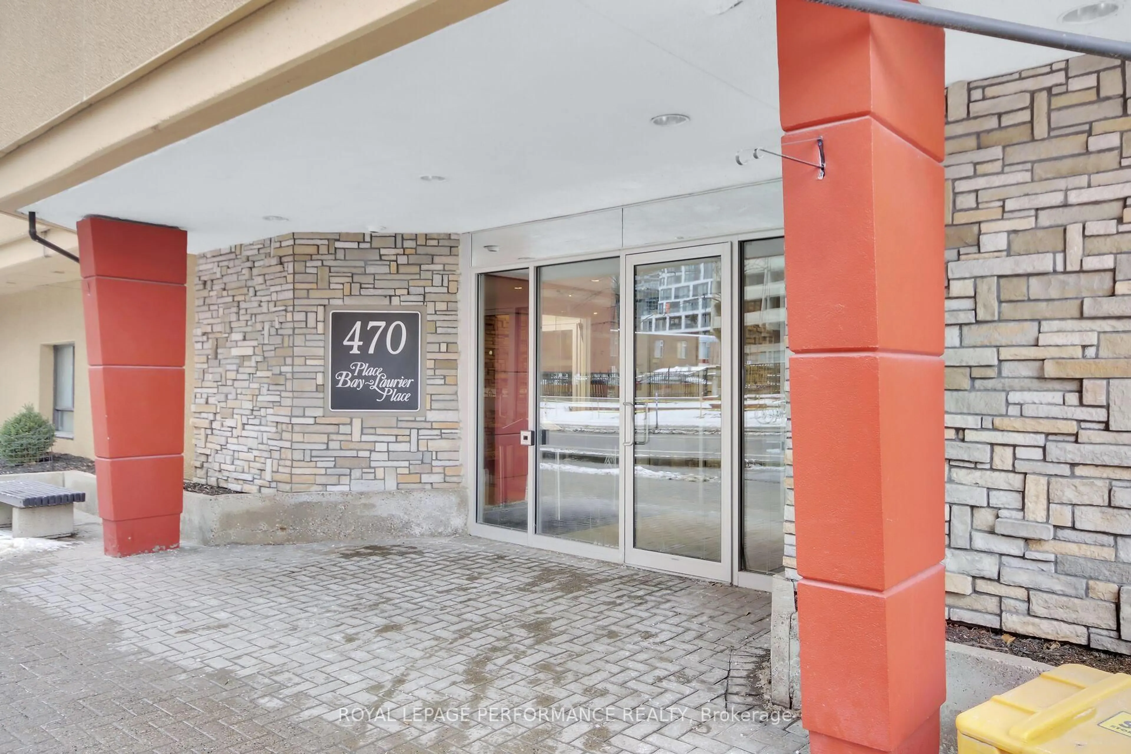 Indoor foyer for 470 Laurier Ave #1904, Ottawa Ontario K1R 7W9