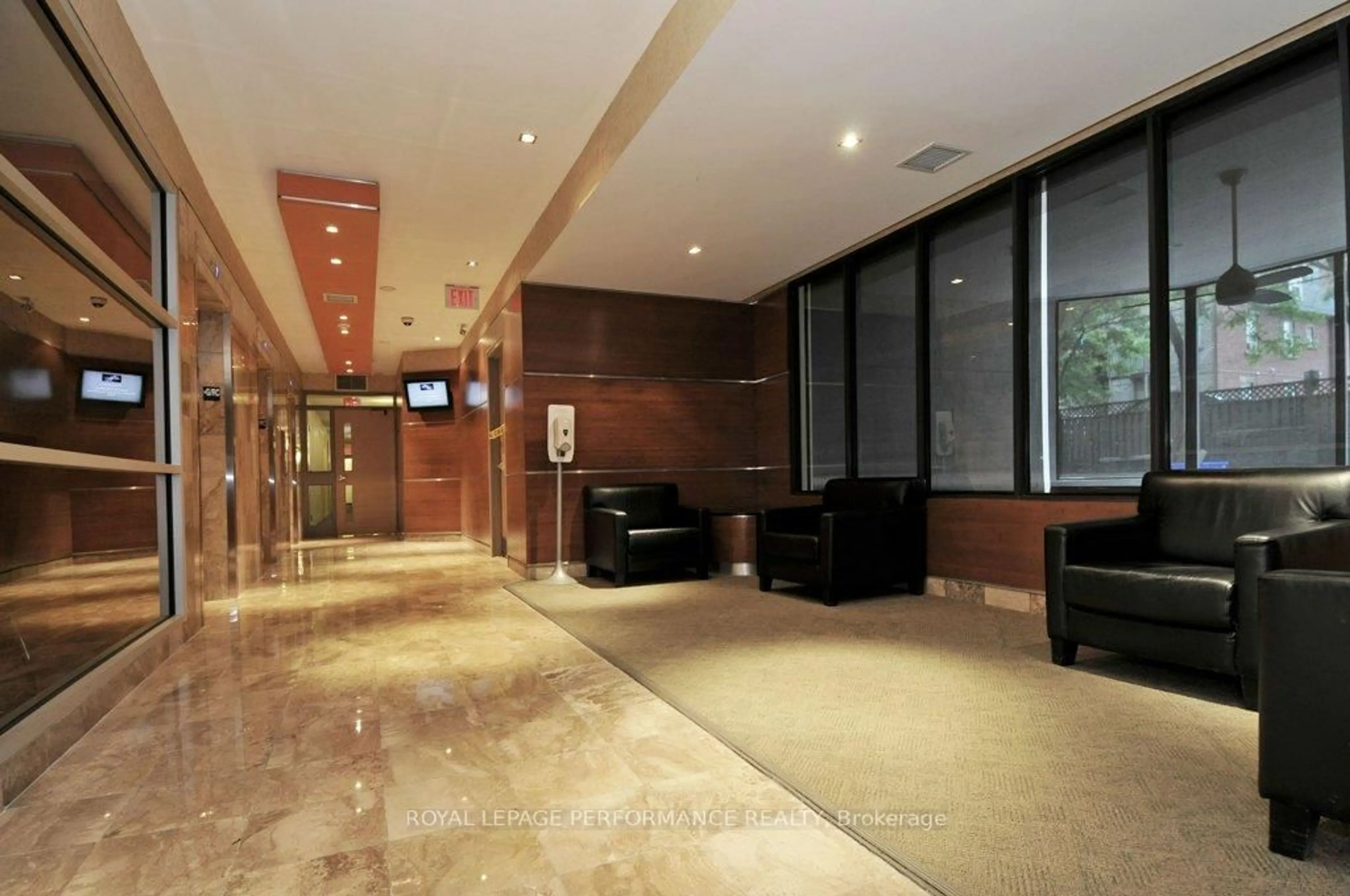 Lobby for 470 Laurier Ave #1904, Ottawa Ontario K1R 7W9