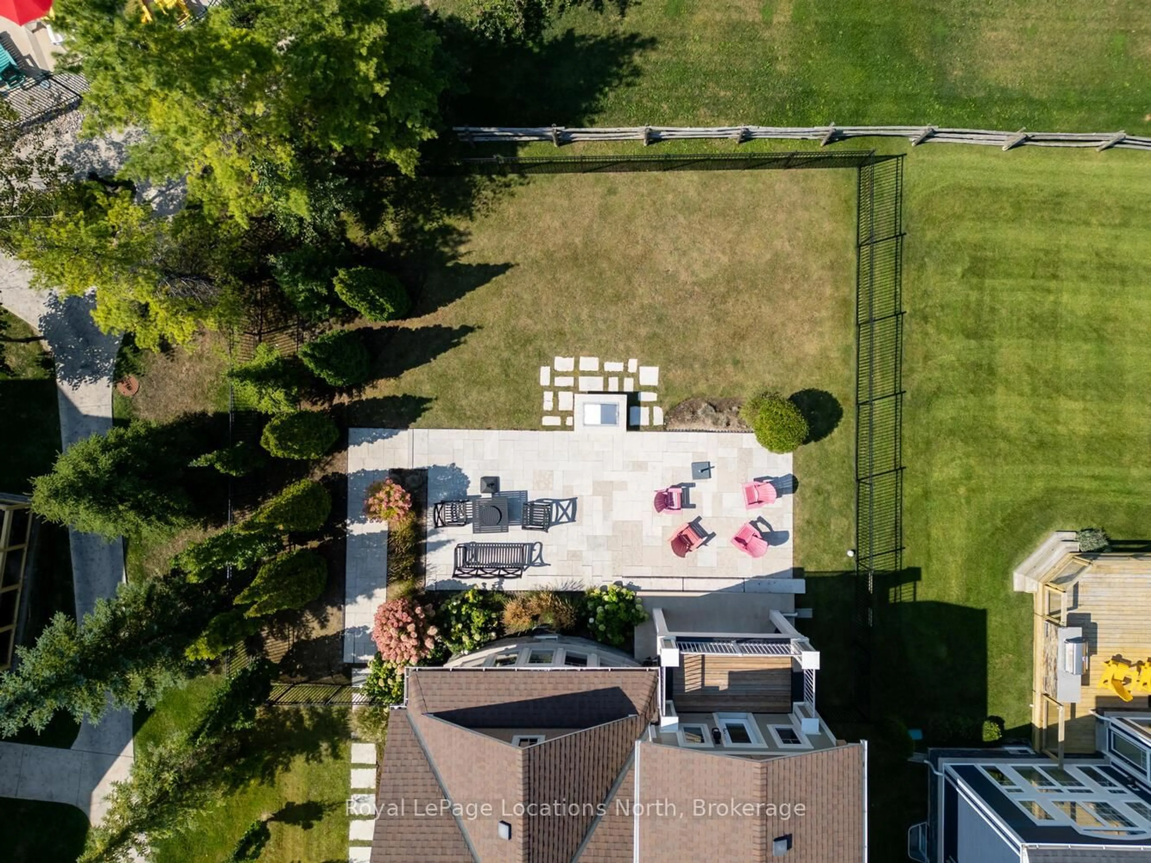 A pic from outside/outdoor area/front of a property/back of a property/a pic from drone, unknown for 277 JOZO WEIDER Blvd #902, Blue Mountains Ontario L9Y 1V0