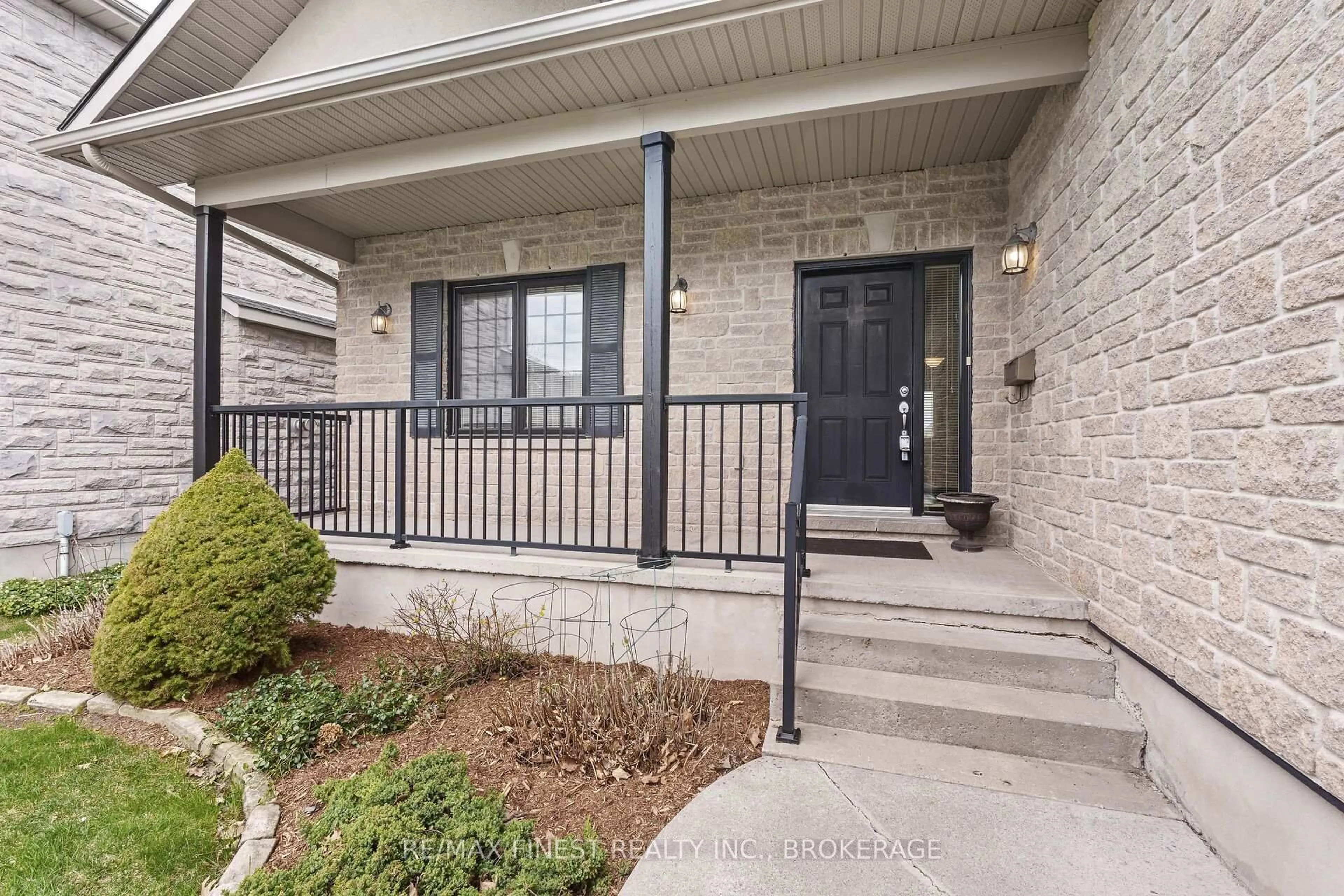 Unknown for 823 Kananaskis Dr, Kingston Ontario K7P 0B1