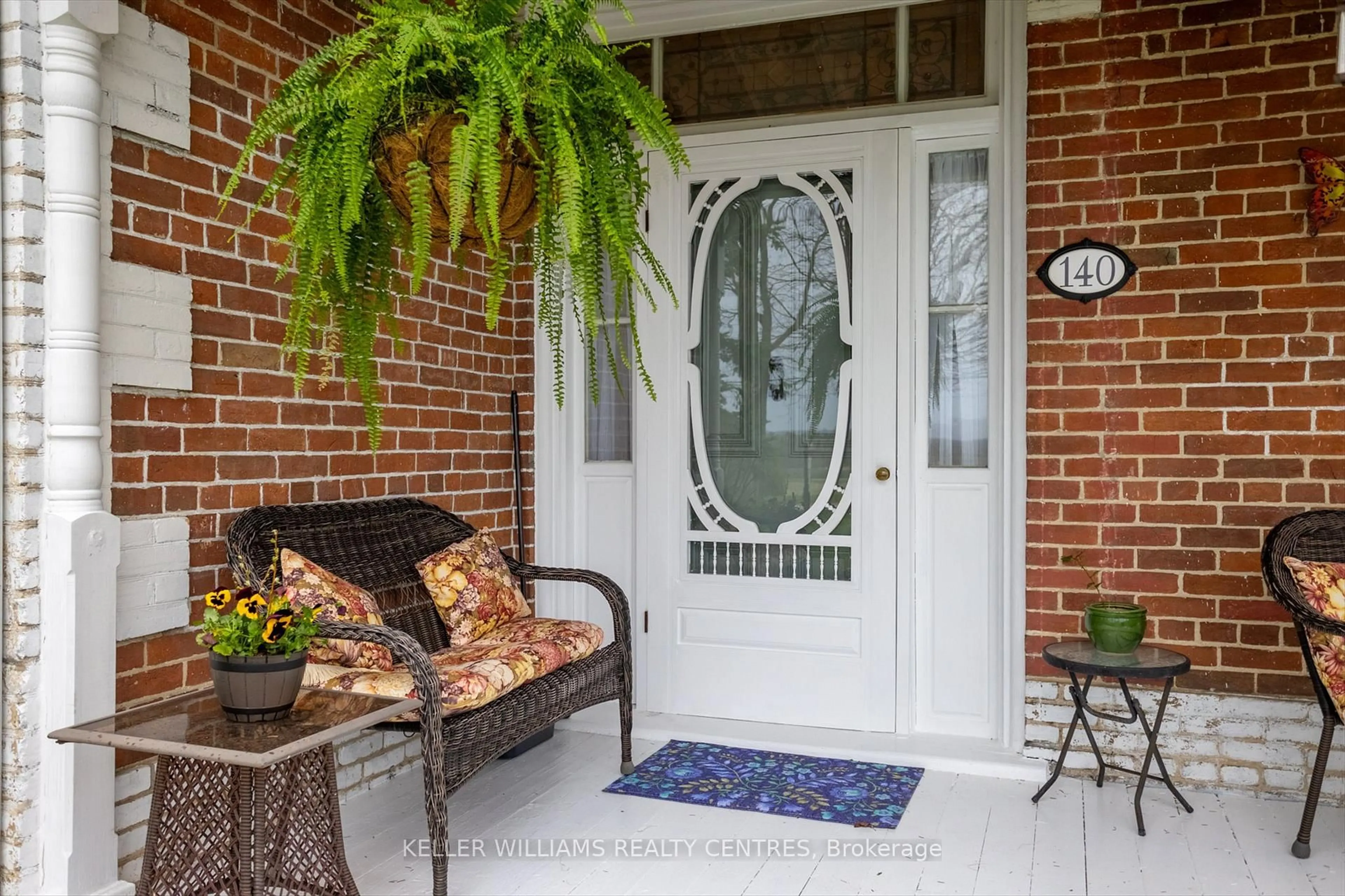 Indoor entryway for 140 King St, Kawartha Lakes Ontario K0M 2T0