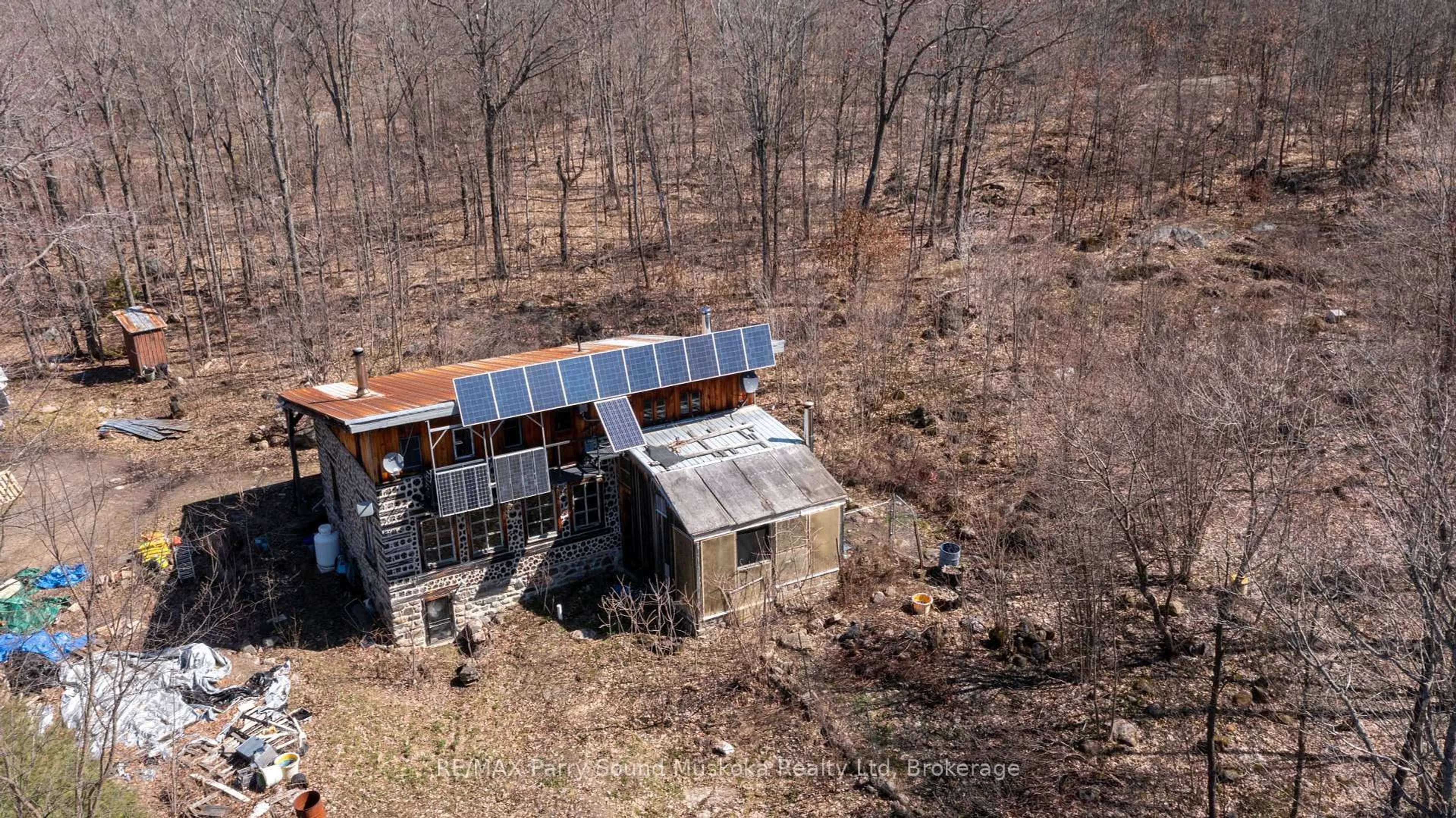 A pic from outside/outdoor area/front of a property/back of a property/a pic from drone, building for 36 McNaught's Rd, Seguin Ontario P2A 0B2