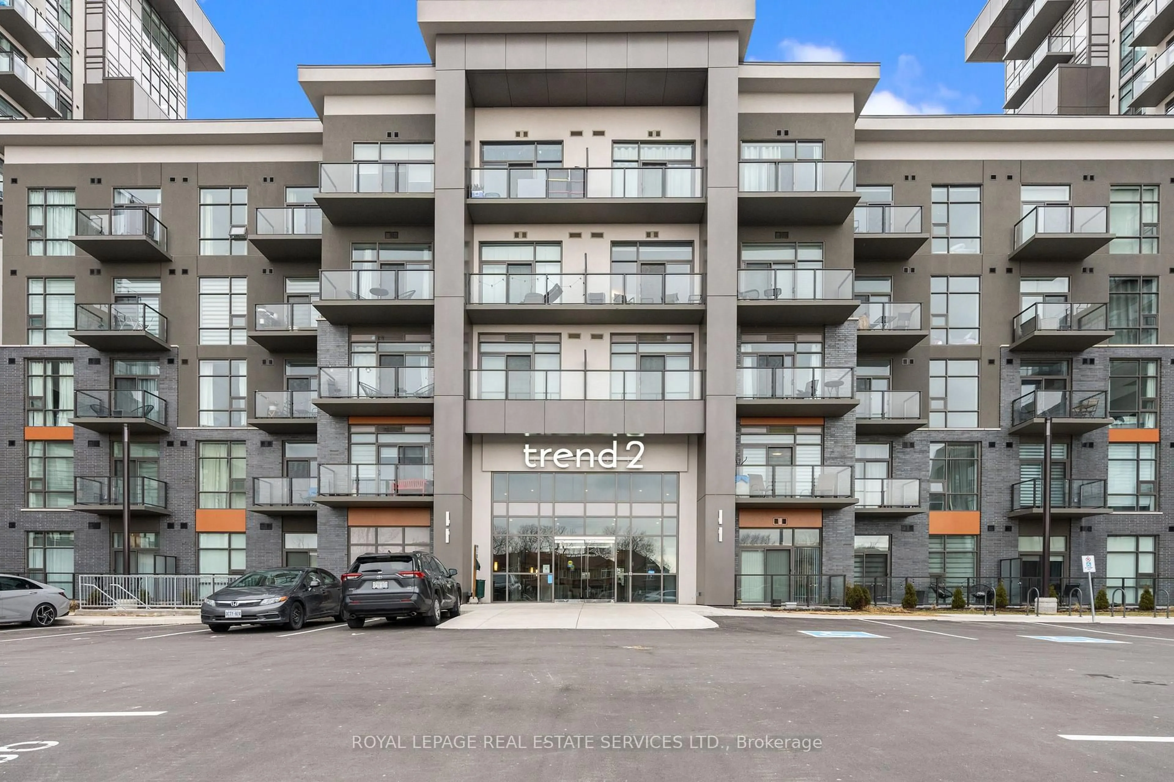 Indoor foyer for 460 Dundas St #525, Hamilton Ontario L8B 2A5