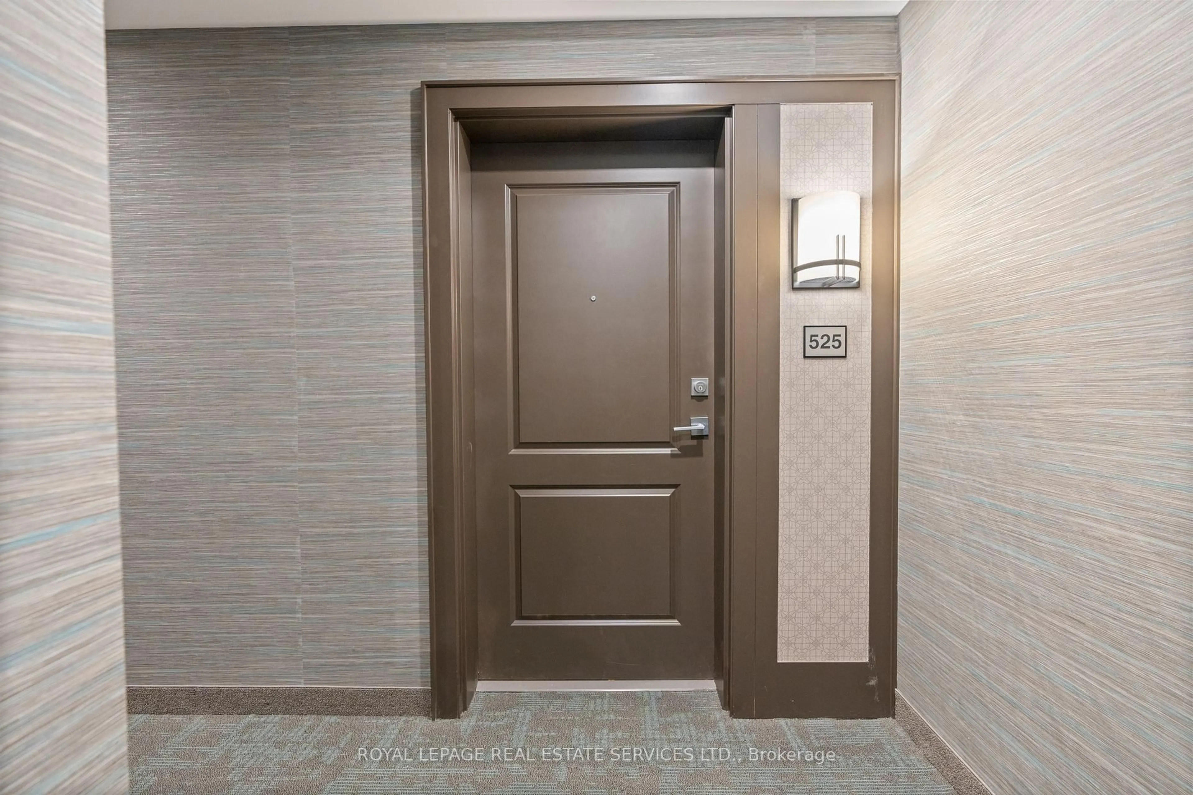 Indoor foyer for 460 Dundas St #525, Hamilton Ontario L8B 2A5