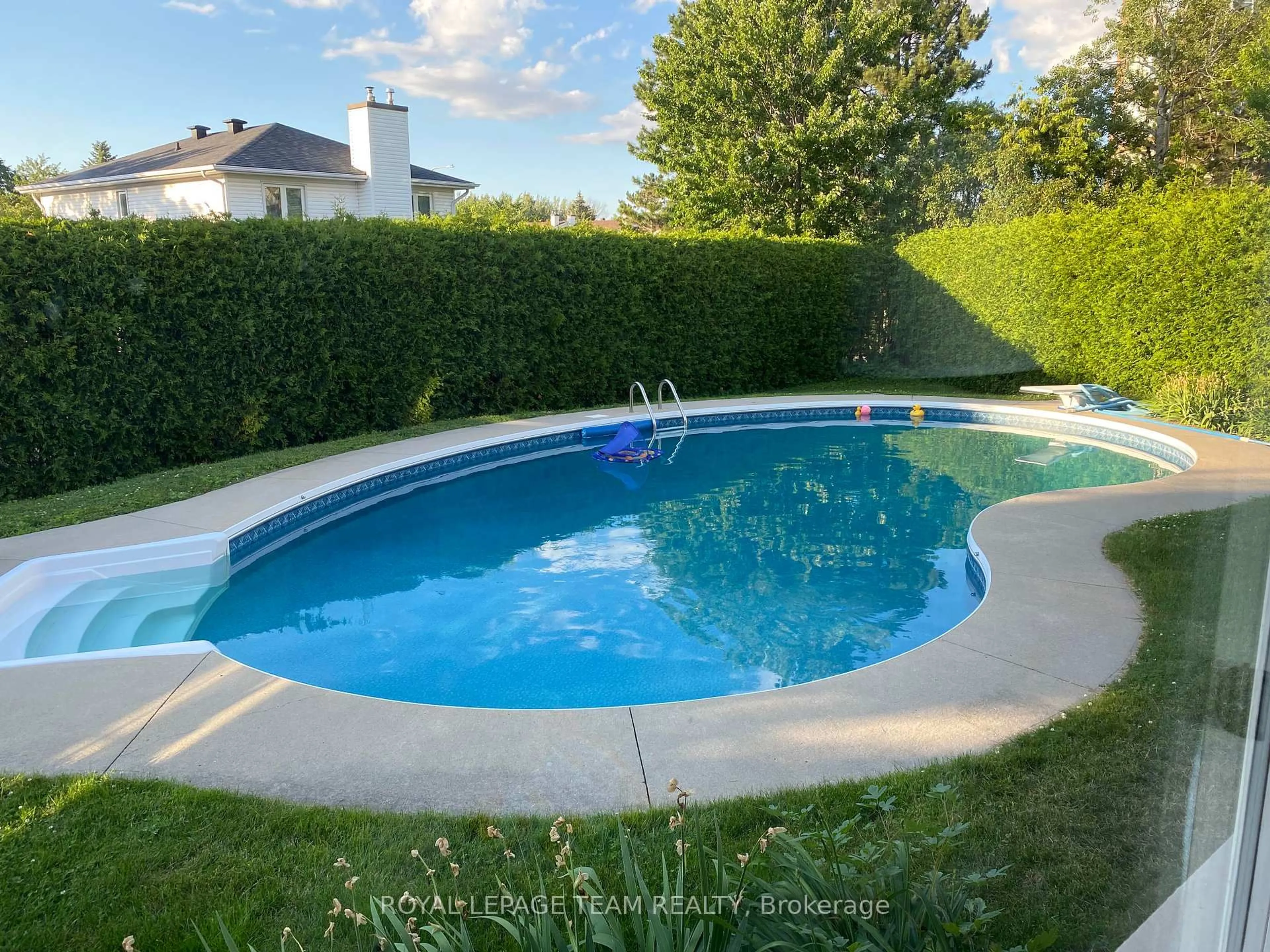 Pool for 9 Strathearn Crt, Ottawa Ontario K2G 4L7