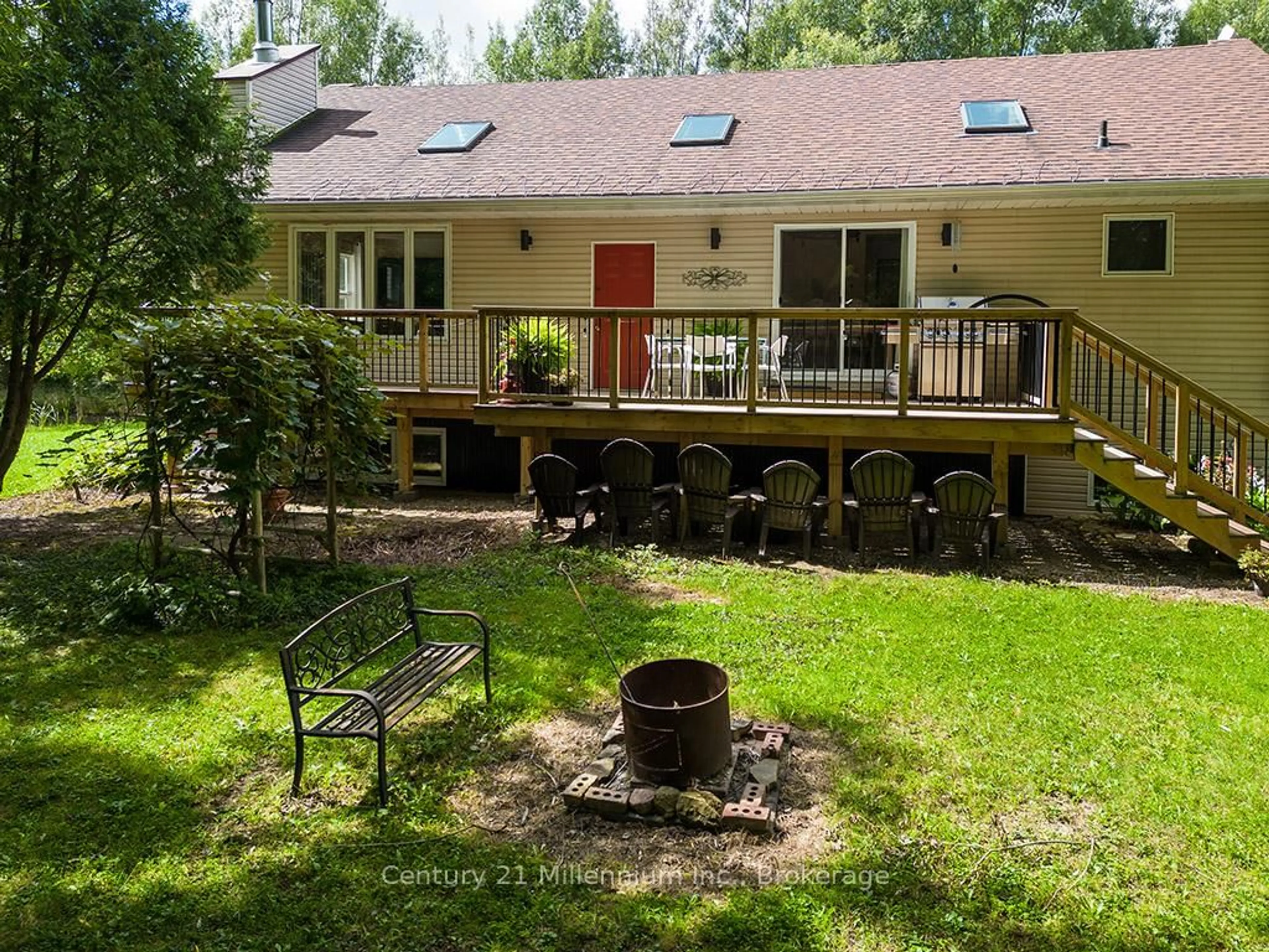 Patio, mountain view for 727302 22c Sdrd, Blue Mountains Ontario N0H 1N0