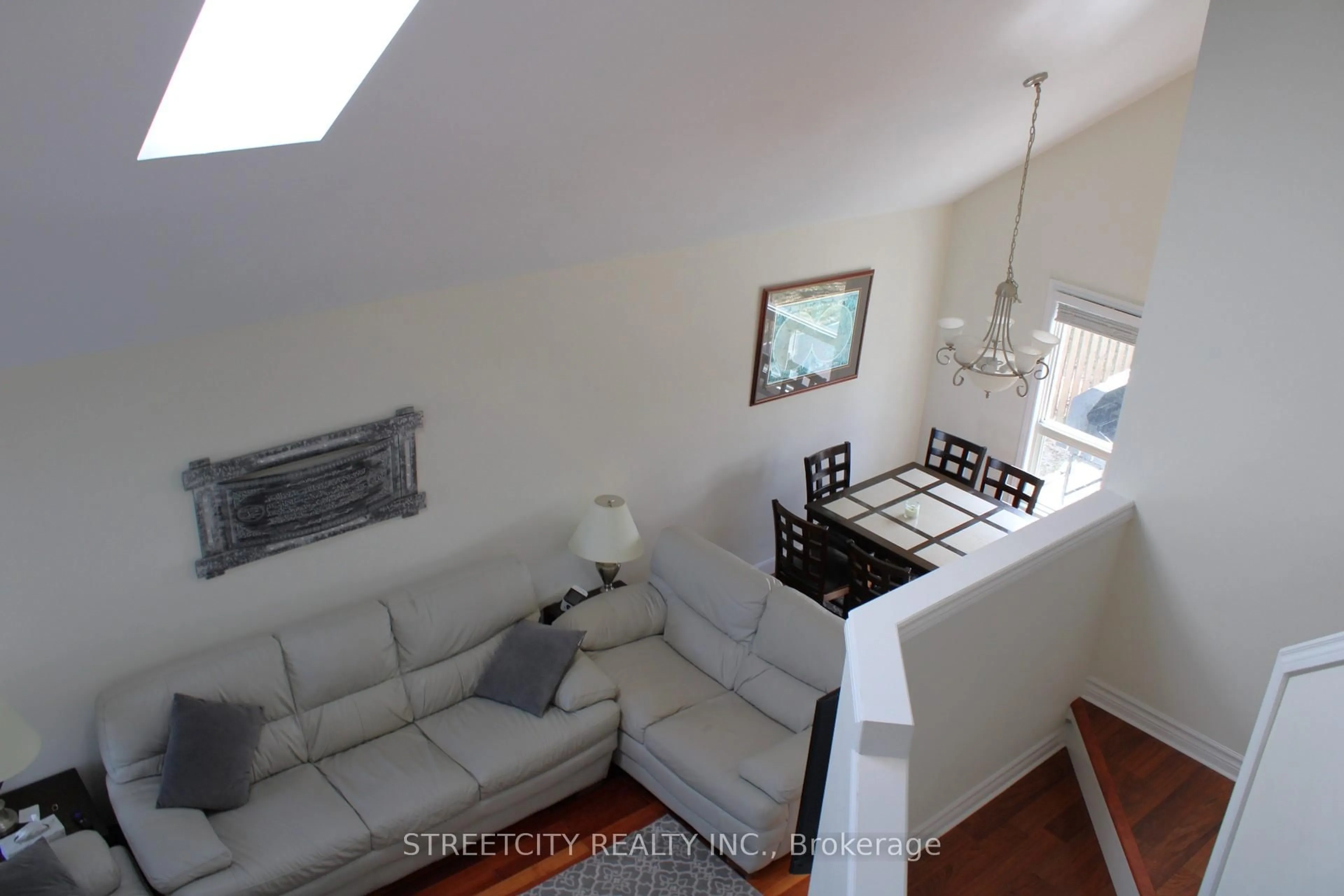 A pic of a room for 304 White Sands Dr, London South Ontario N6M 1J2