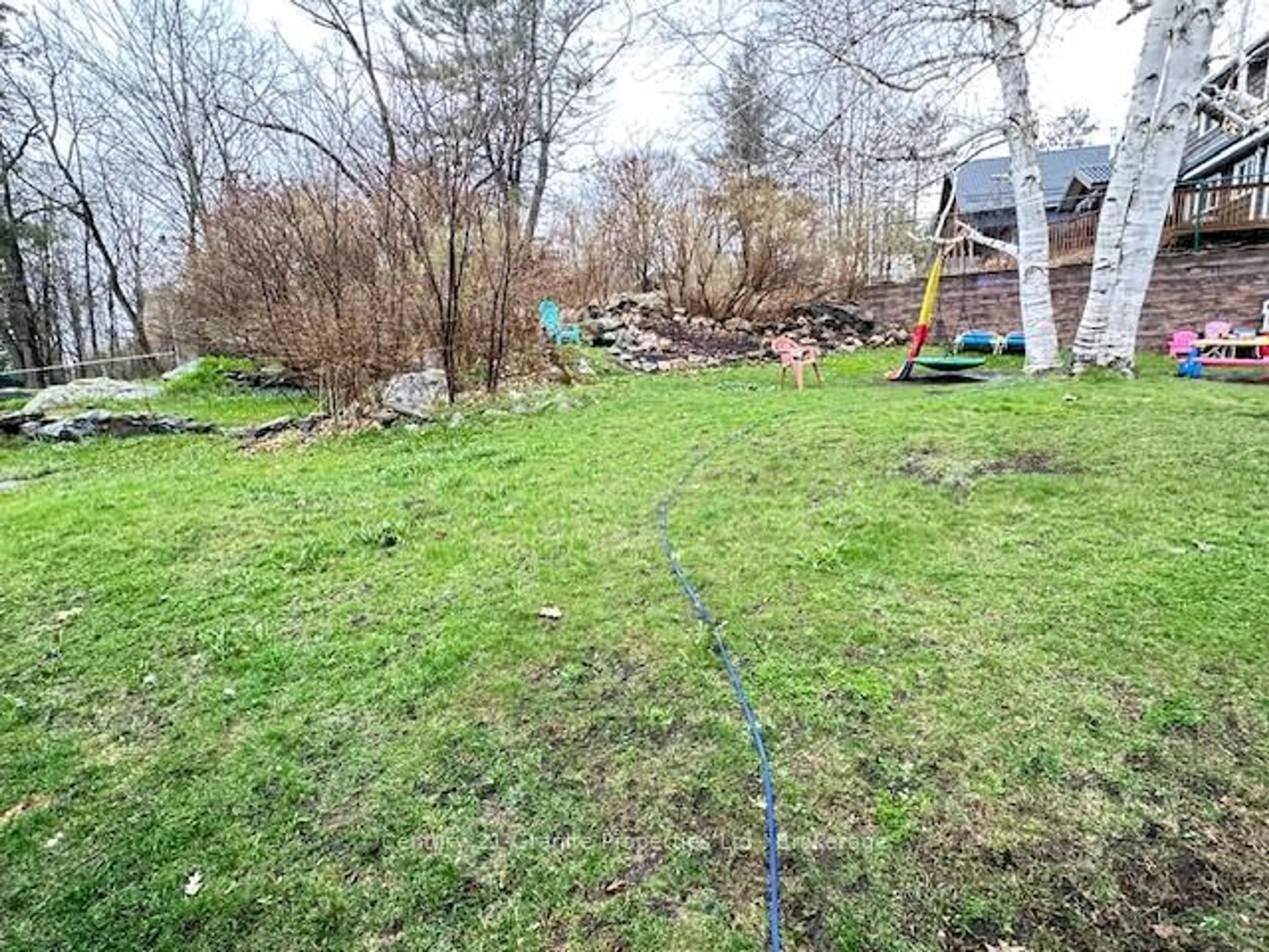 A pic from outside/outdoor area/front of a property/back of a property/a pic from drone, unknown for 75 Waubeek St, Parry Sound Ontario P2A 1C7